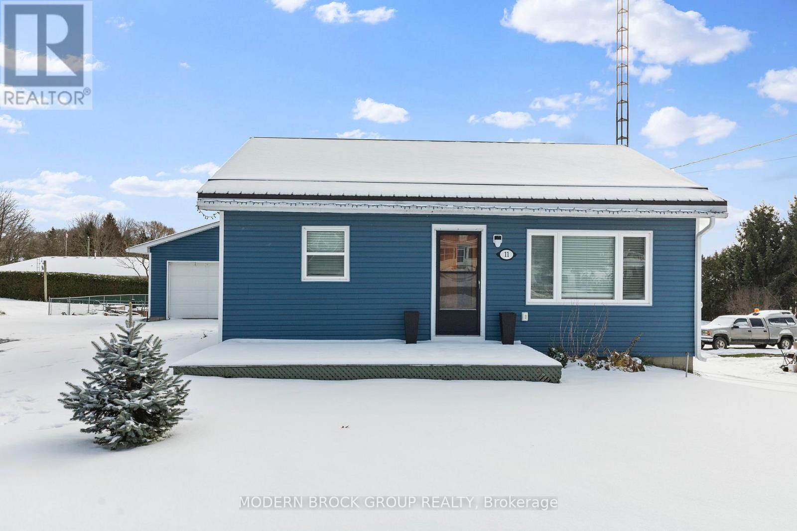 11 Main Street W, Athens, Ontario K0E 1B0 - Photo 2 - X12536826