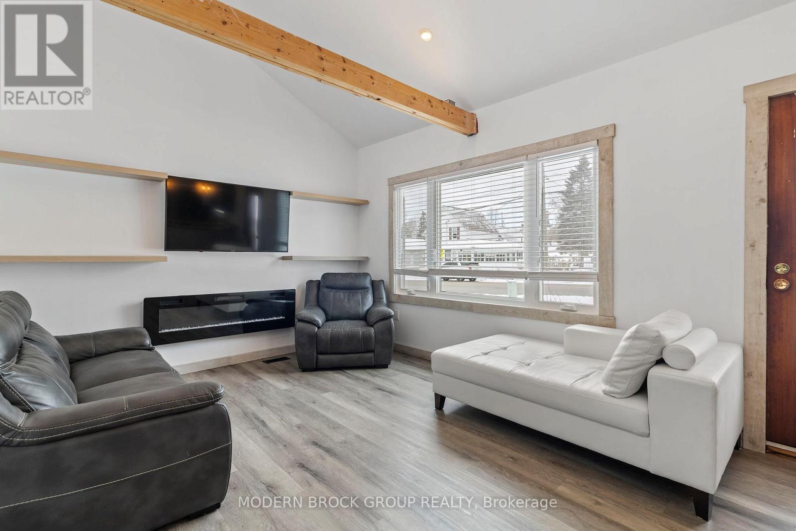 11 Main Street W, Athens, Ontario K0E 1B0 - Photo 25 - X12536826