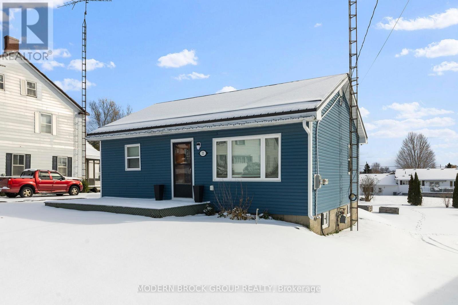 11 Main Street W, Athens, Ontario K0E 1B0 - Photo 3 - X12536826