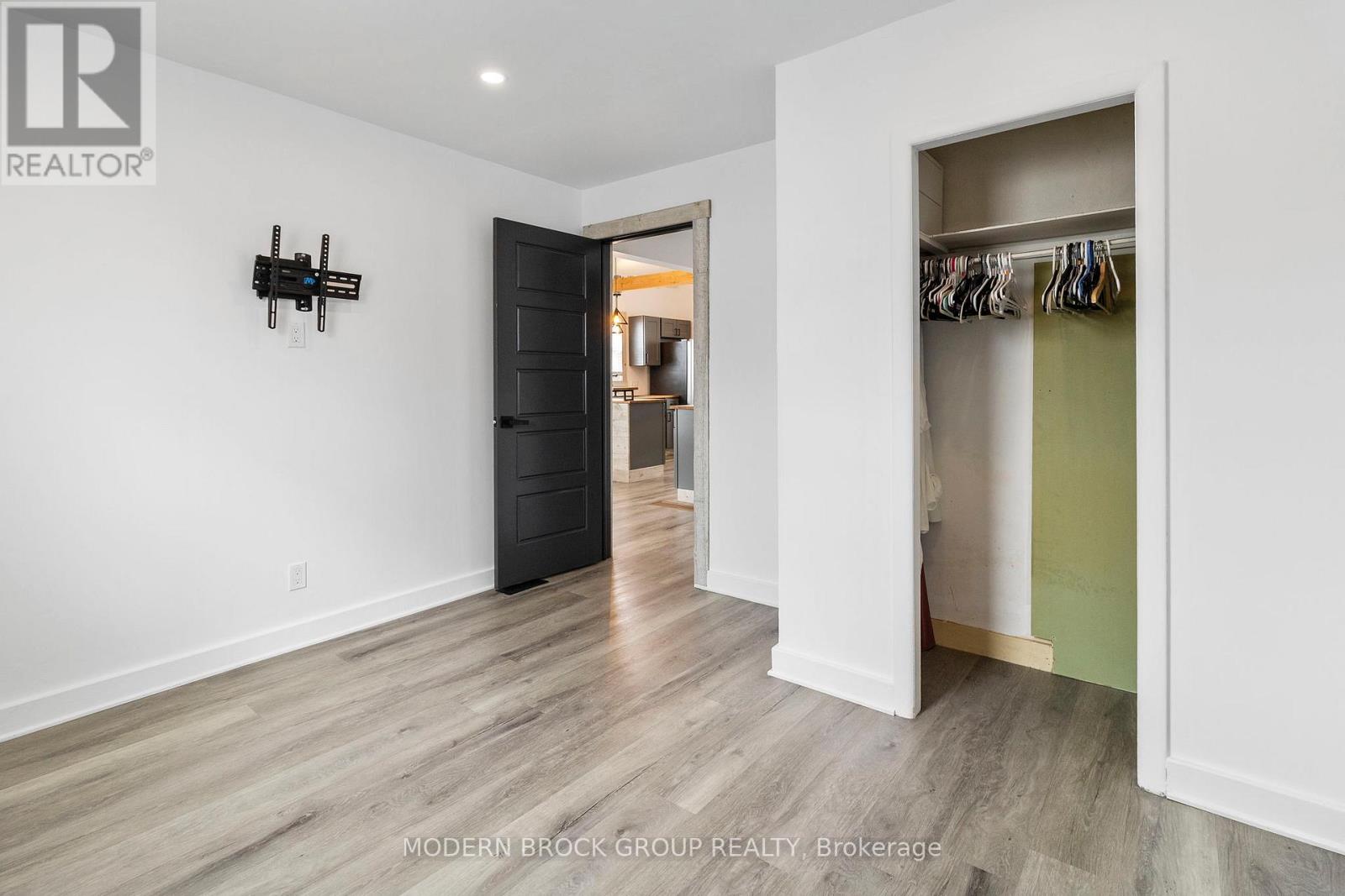 11 Main Street W, Athens, Ontario K0E 1B0 - Photo 30 - X12536826