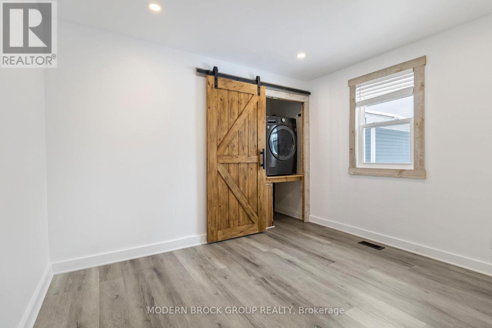 11 Main Street W, Athens, Ontario K0E 1B0 - Photo 32 - X12536826