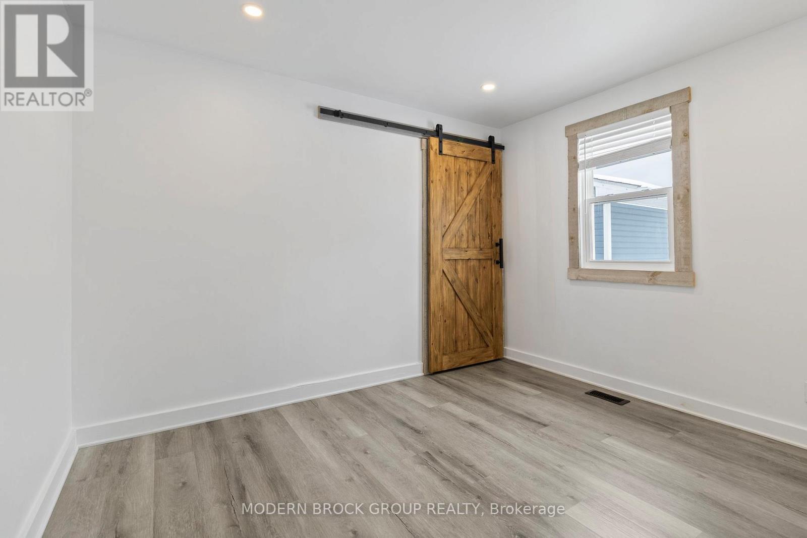 11 Main Street W, Athens, Ontario K0E 1B0 - Photo 33 - X12536826