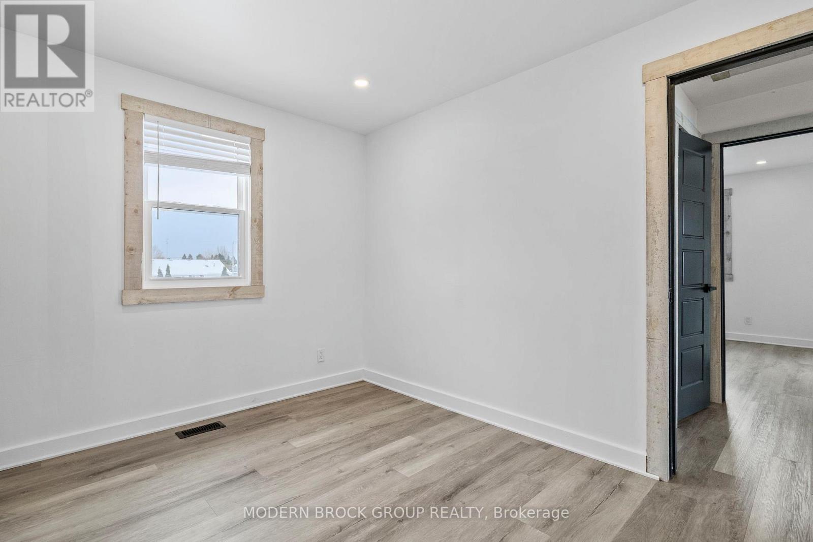 11 Main Street W, Athens, Ontario K0E 1B0 - Photo 34 - X12536826