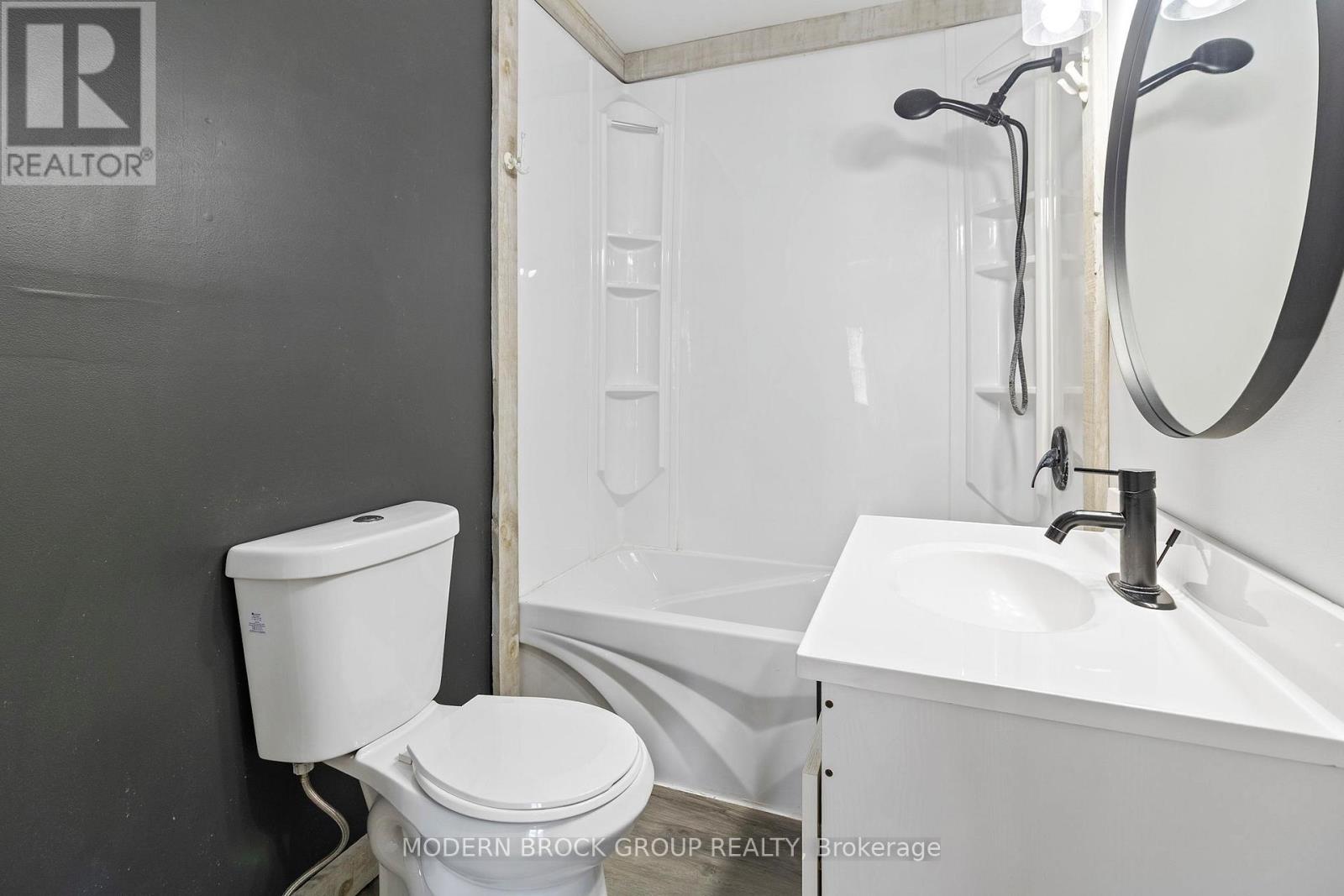 11 Main Street W, Athens, Ontario K0E 1B0 - Photo 35 - X12536826