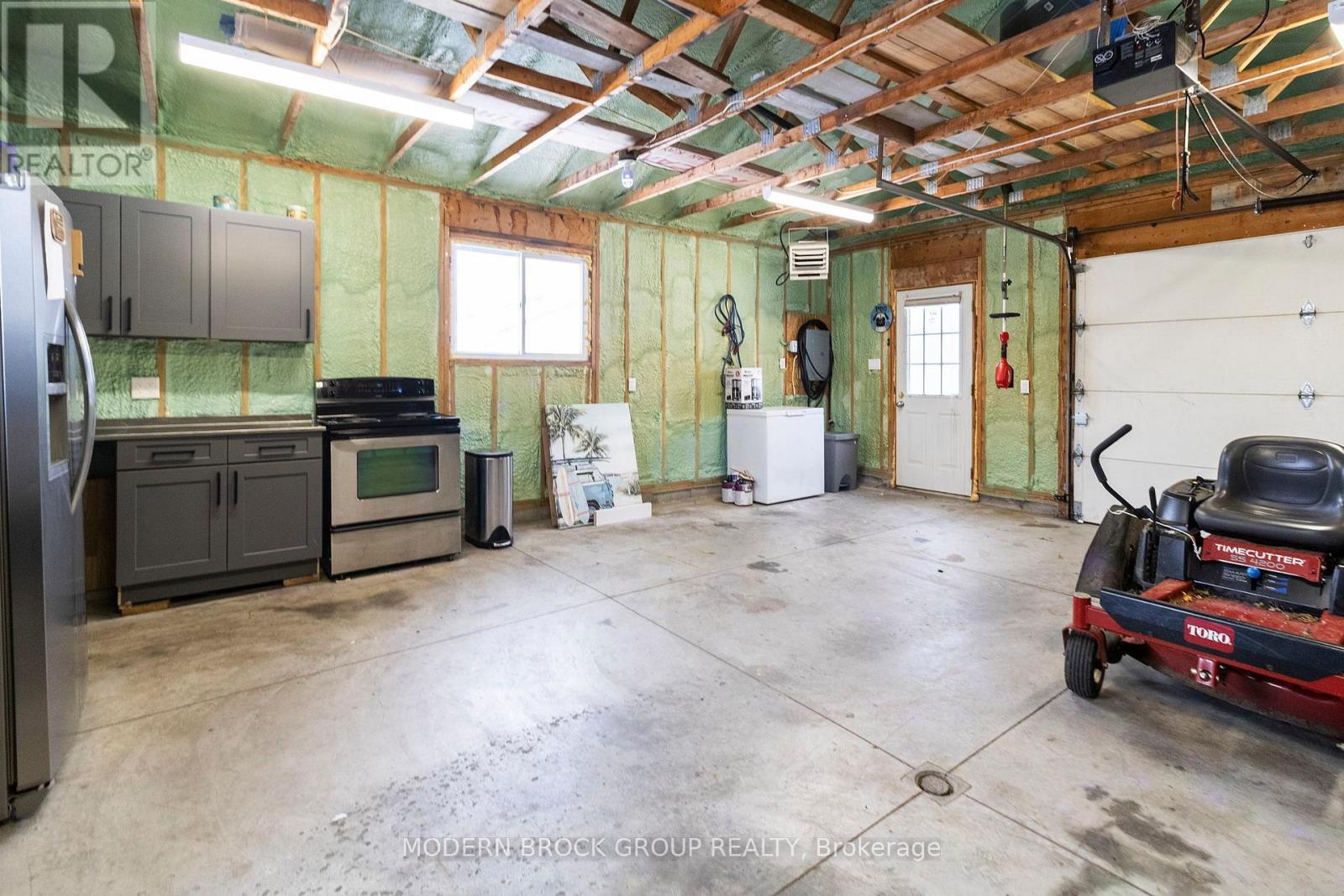 11 Main Street W, Athens, Ontario K0E 1B0 - Photo 43 - X12536826