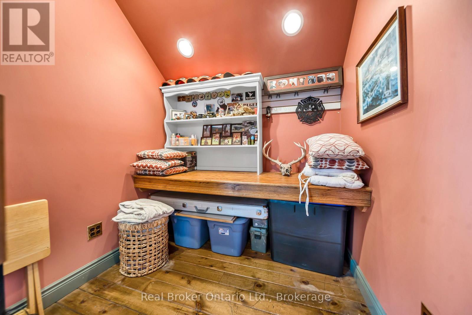 4766 Hyndman Drive, Southwest Middlesex, Ontario  N0L 1A0 - Photo 25 - X12536564