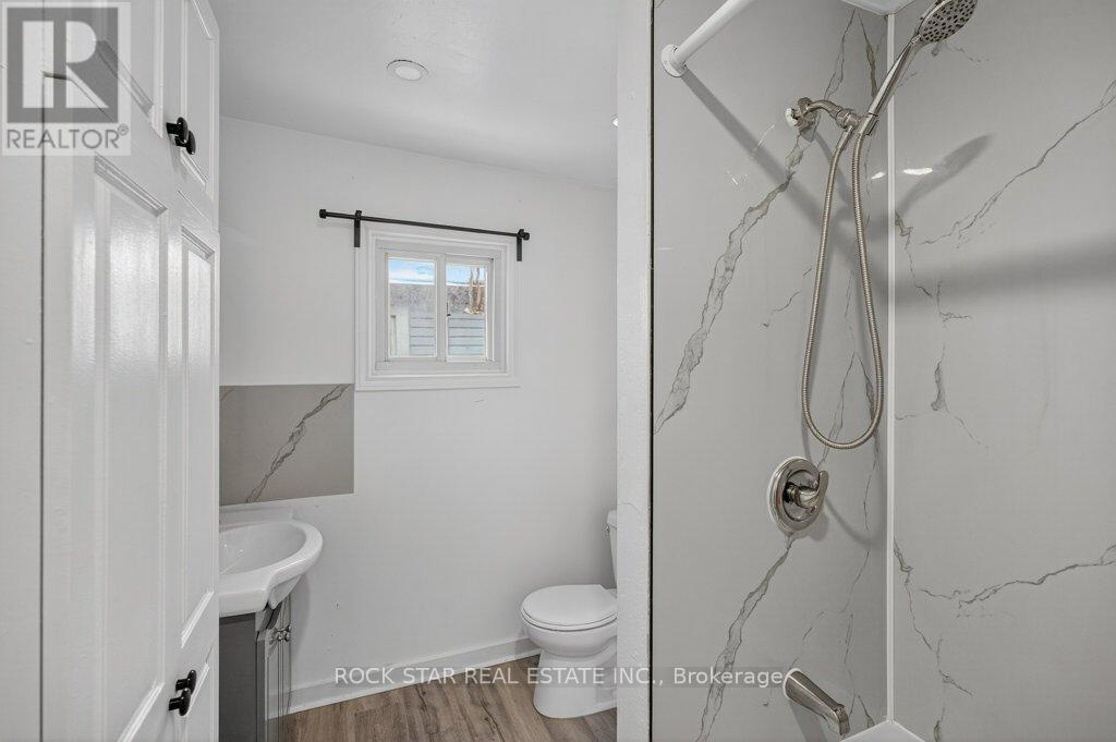 71 Teal Avenue, Hamilton, Ontario  L8E 3B3 - Photo 14 - X12536412