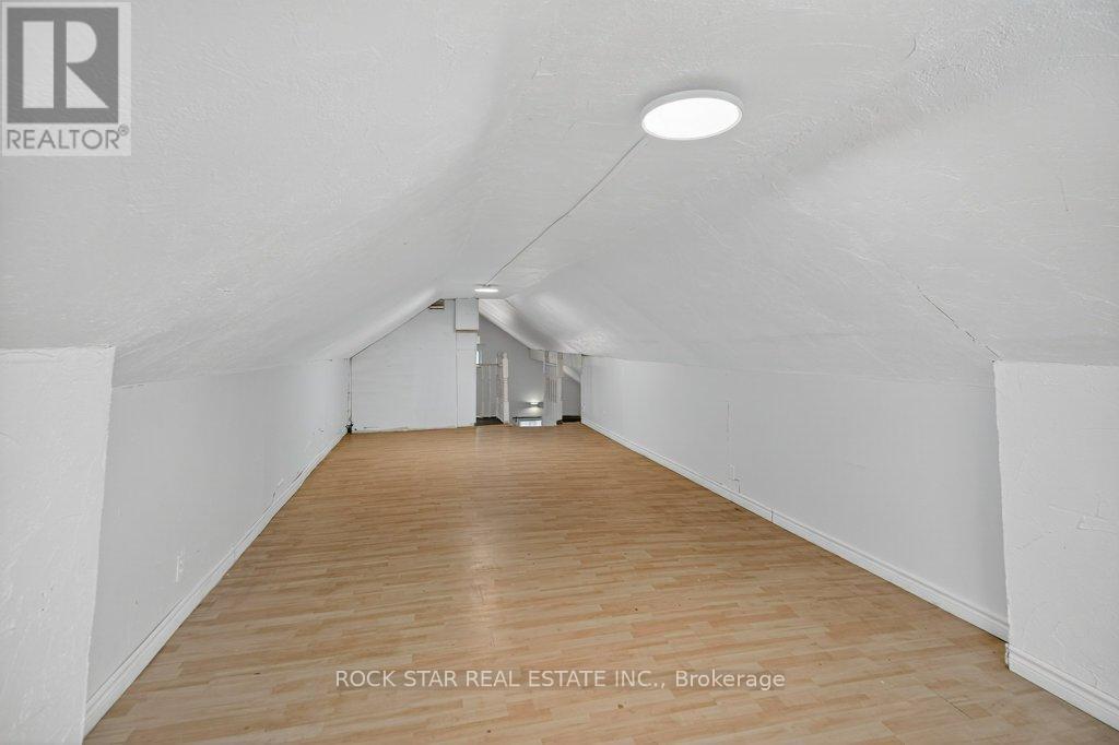 71 Teal Avenue, Hamilton, Ontario  L8E 3B3 - Photo 21 - X12536412