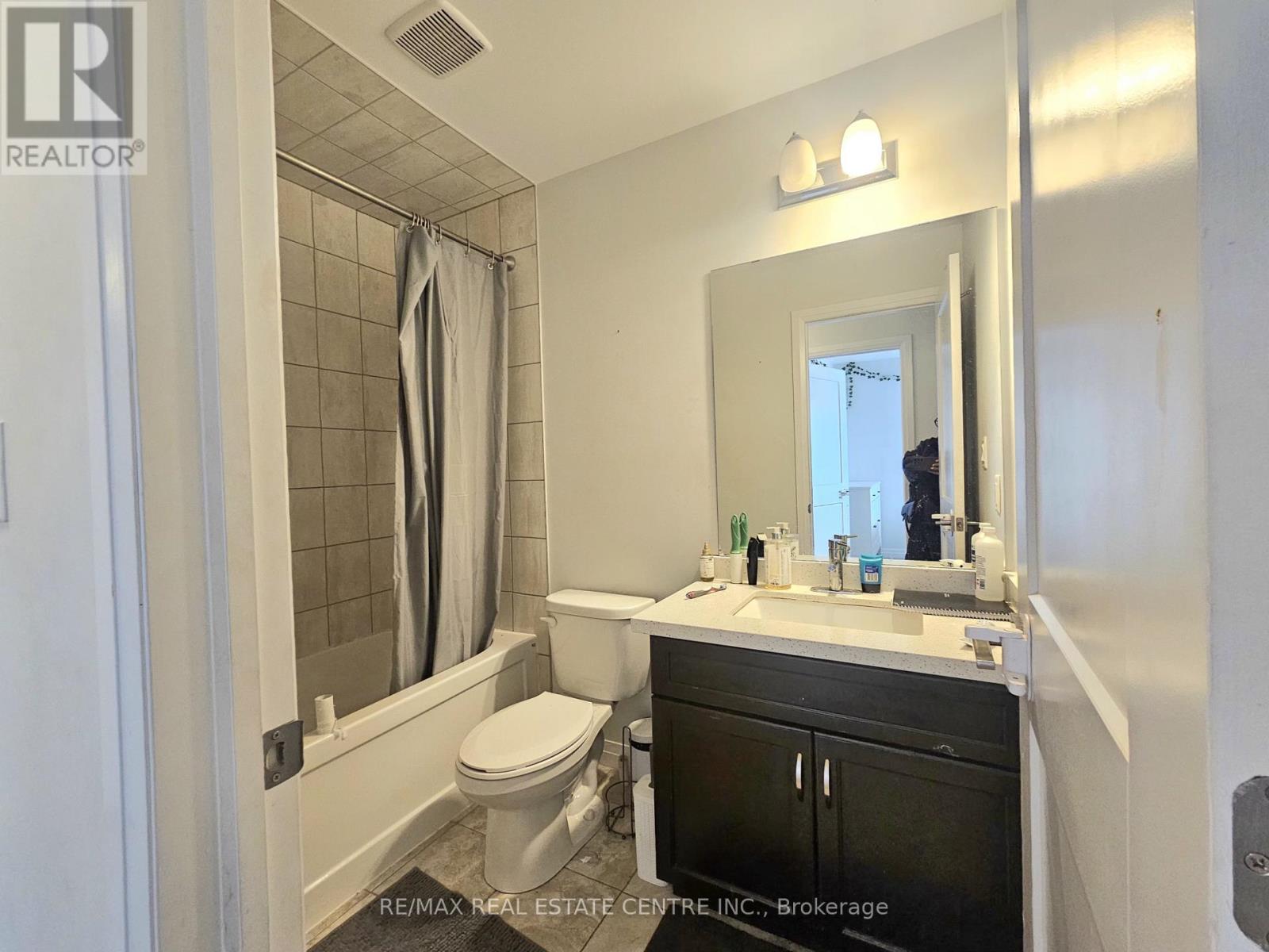 213 - 30 Times Square Boulevard S, Hamilton, Ontario  L8J 0M1 - Photo 17 - X12536446