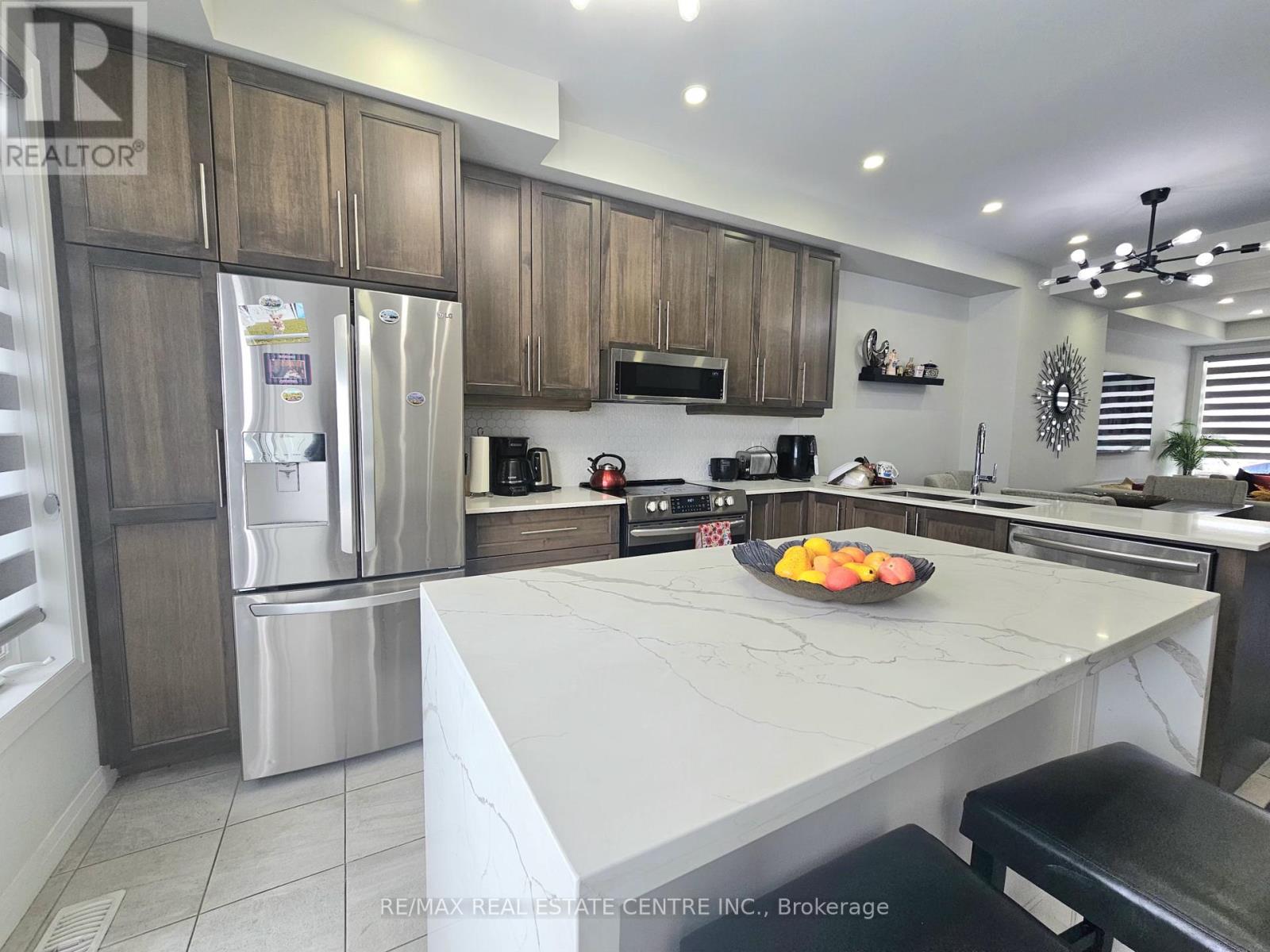 213 - 30 Times Square Boulevard S, Hamilton, Ontario  L8J 0M1 - Photo 25 - X12536446