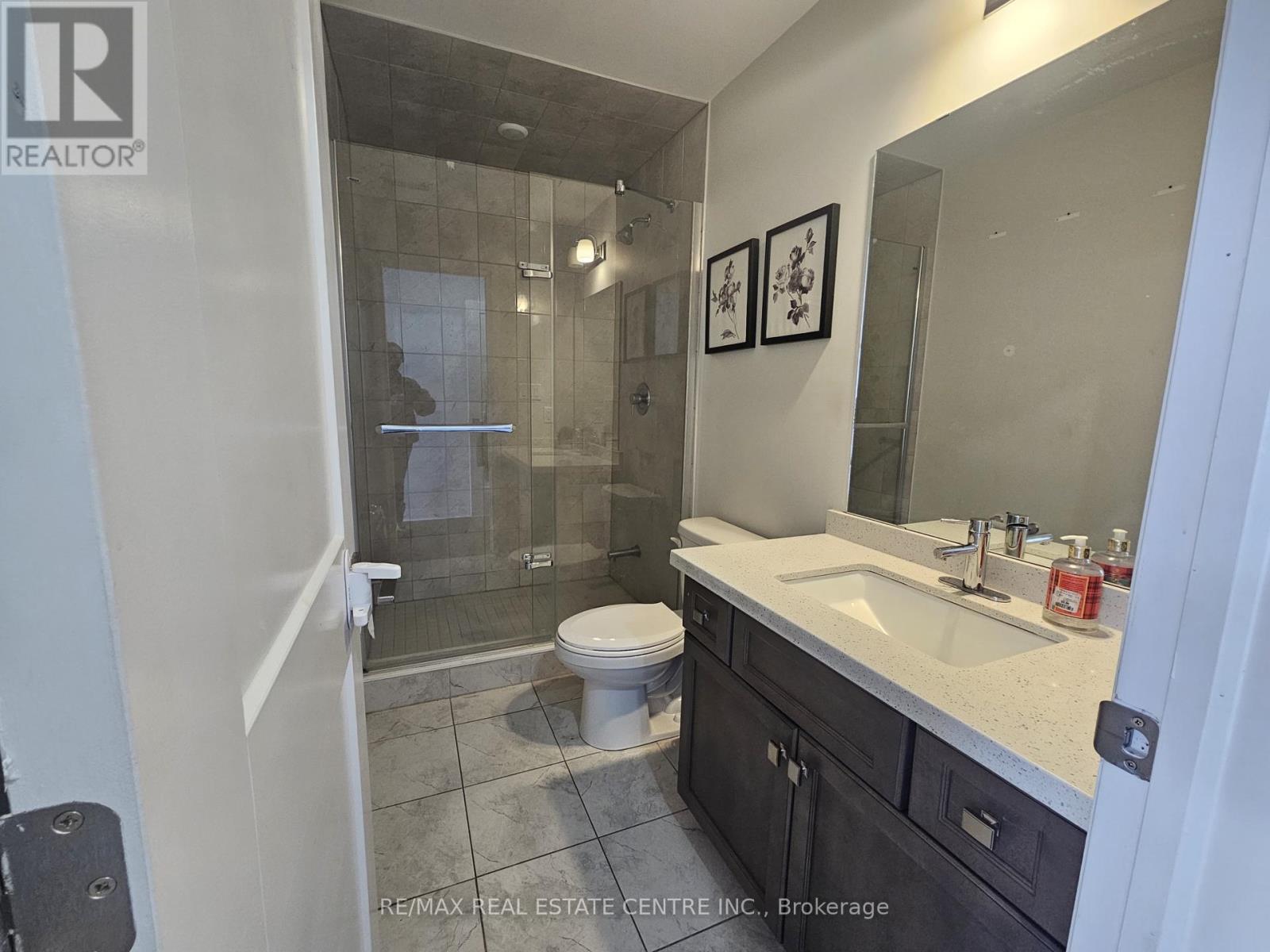 213 - 30 Times Square Boulevard S, Hamilton, Ontario  L8J 0M1 - Photo 9 - X12536446