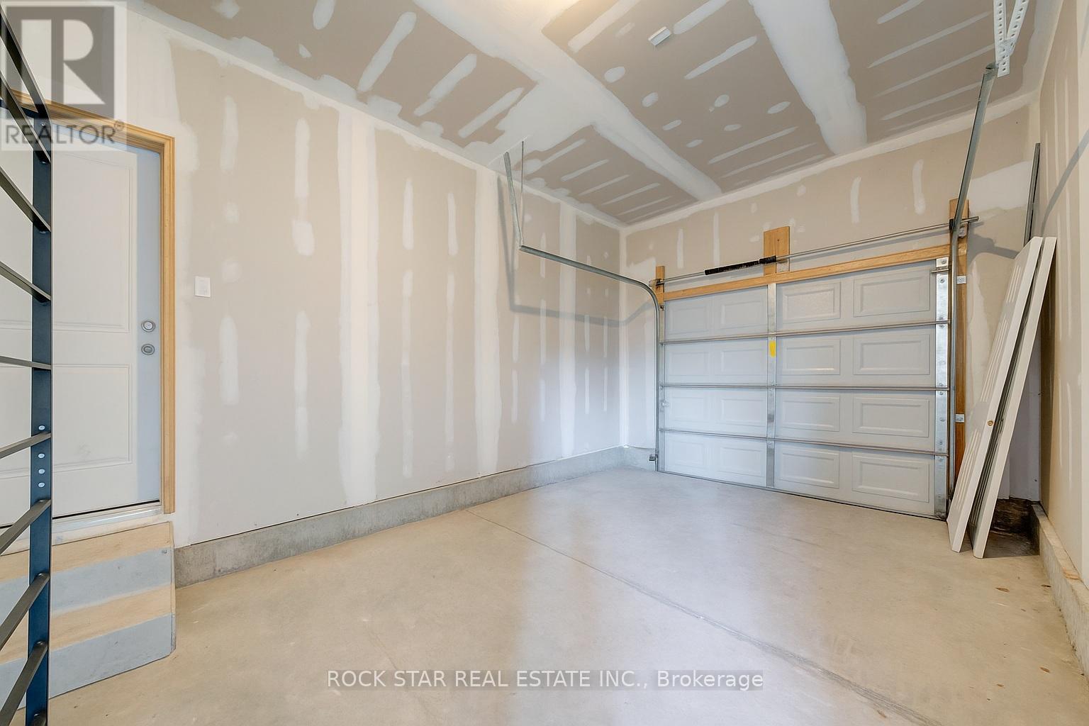 Lower - 11 Chestnut Street E, St. Catharines, Ontario  L2T 1G6 - Photo 10 - X12536516