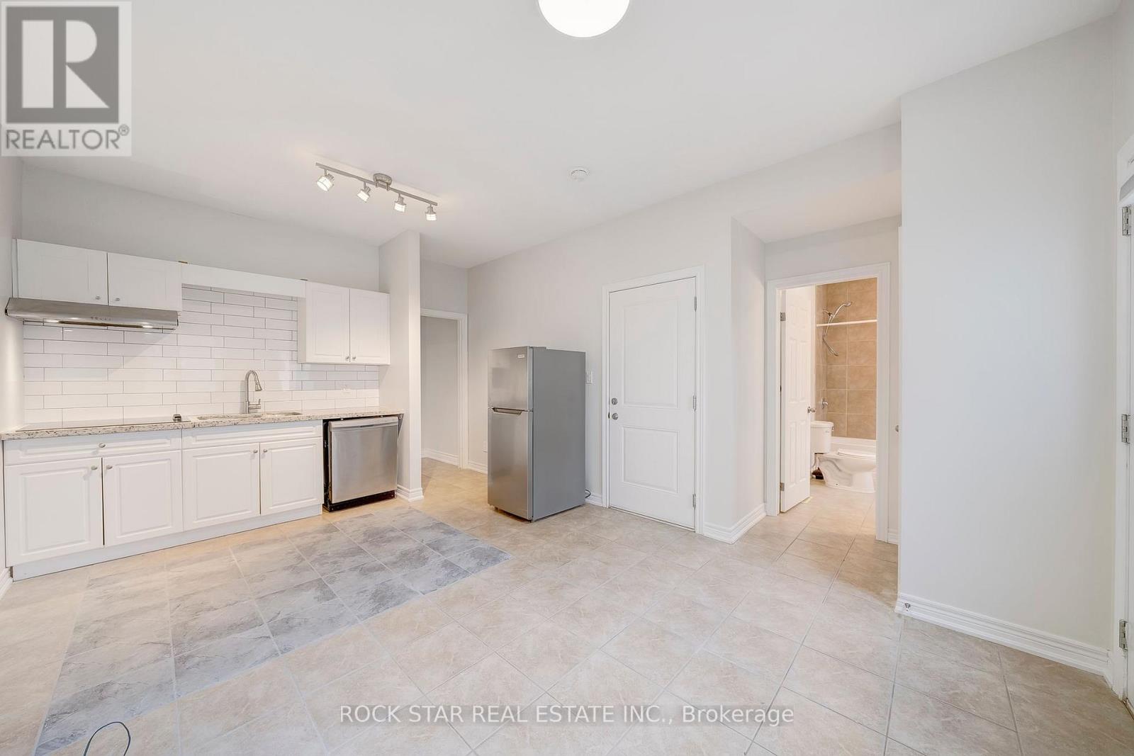 Lower - 11 Chestnut Street E, St. Catharines, Ontario  L2T 1G6 - Photo 2 - X12536516