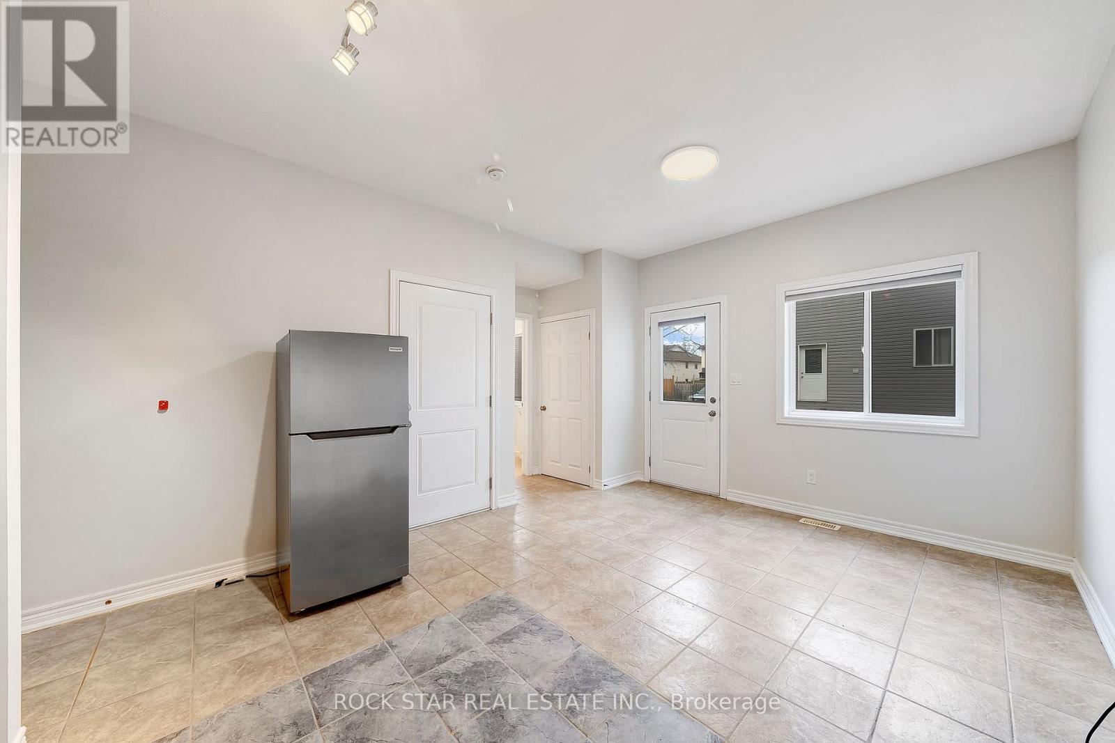 Lower - 11 Chestnut Street E, St. Catharines, Ontario  L2T 1G6 - Photo 3 - X12536516