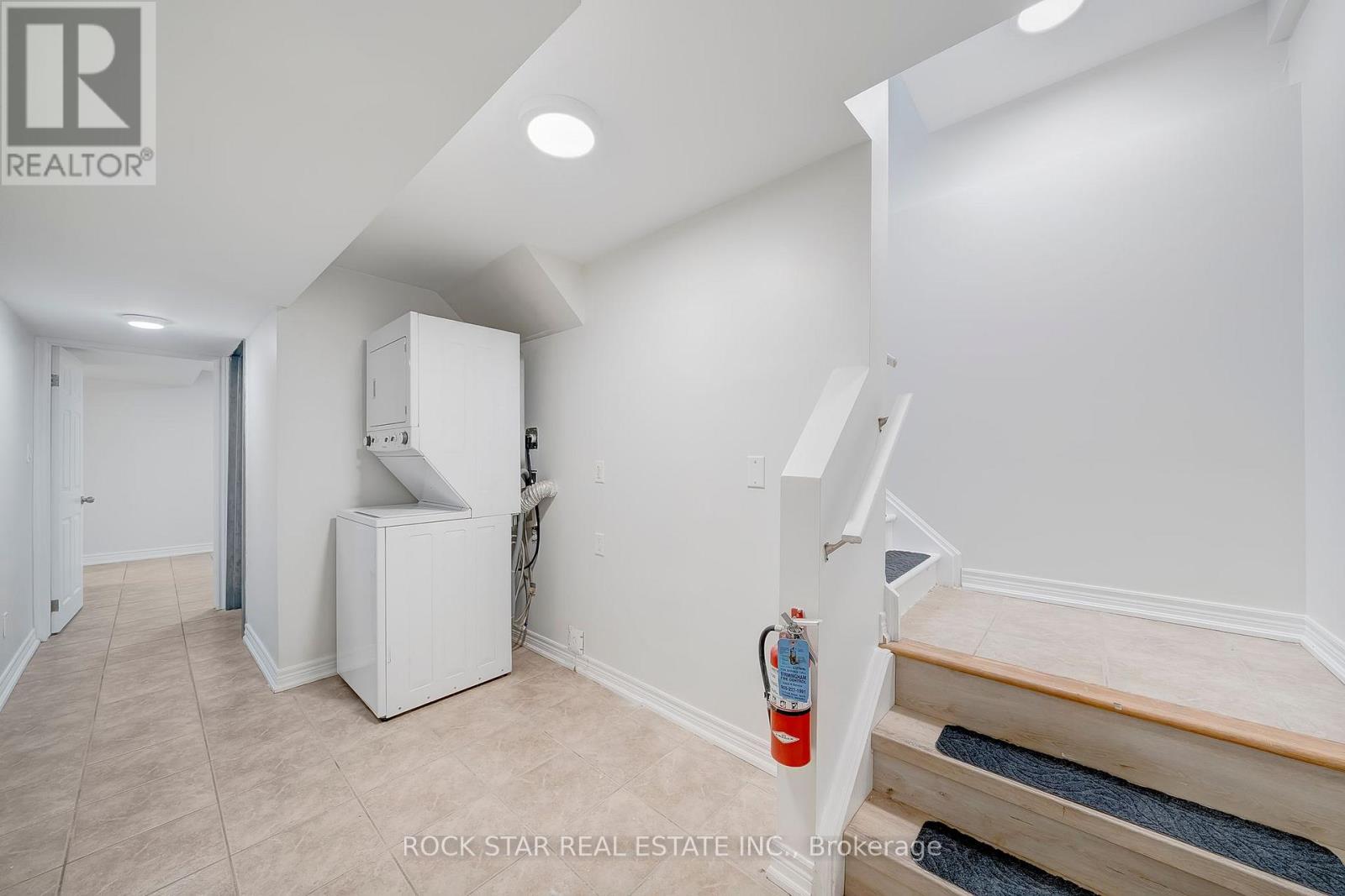 Lower - 11 Chestnut Street E, St. Catharines, Ontario  L2T 1G6 - Photo 6 - X12536516