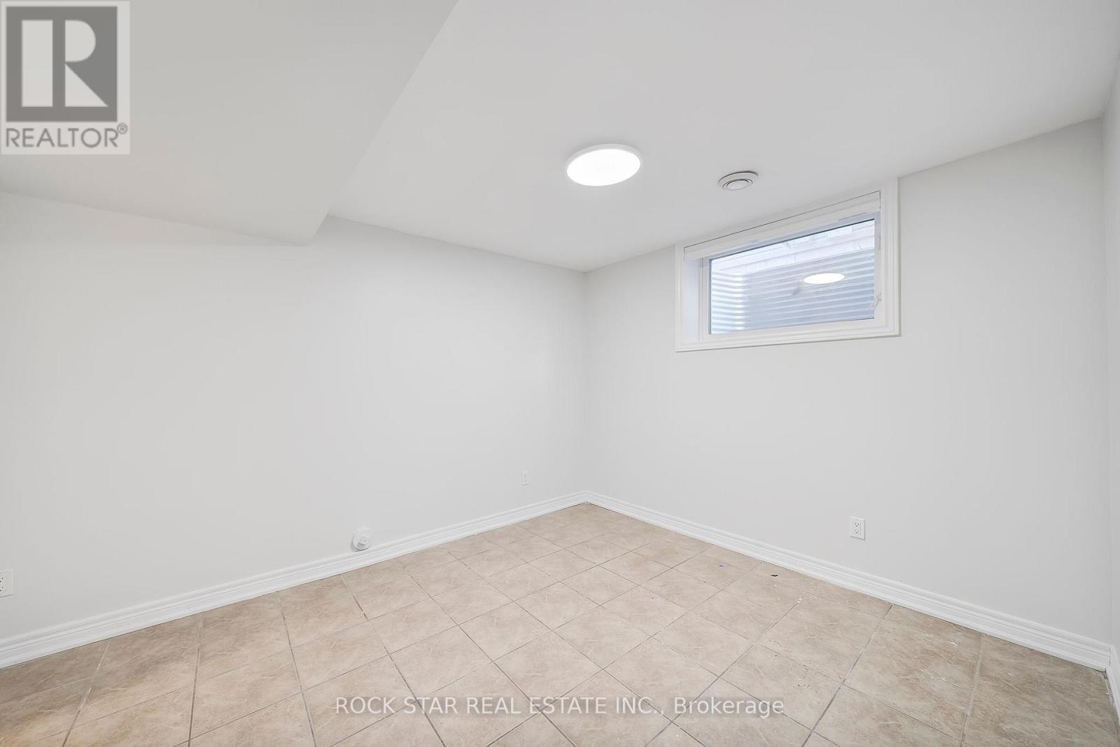 Lower - 11 Chestnut Street E, St. Catharines, Ontario  L2T 1G6 - Photo 7 - X12536516