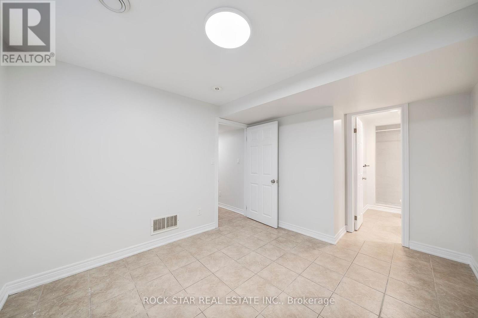 Lower - 11 Chestnut Street E, St. Catharines, Ontario  L2T 1G6 - Photo 8 - X12536516