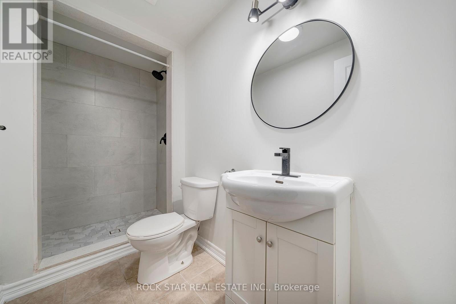 Lower - 11 Chestnut Street E, St. Catharines, Ontario  L2T 1G6 - Photo 9 - X12536516