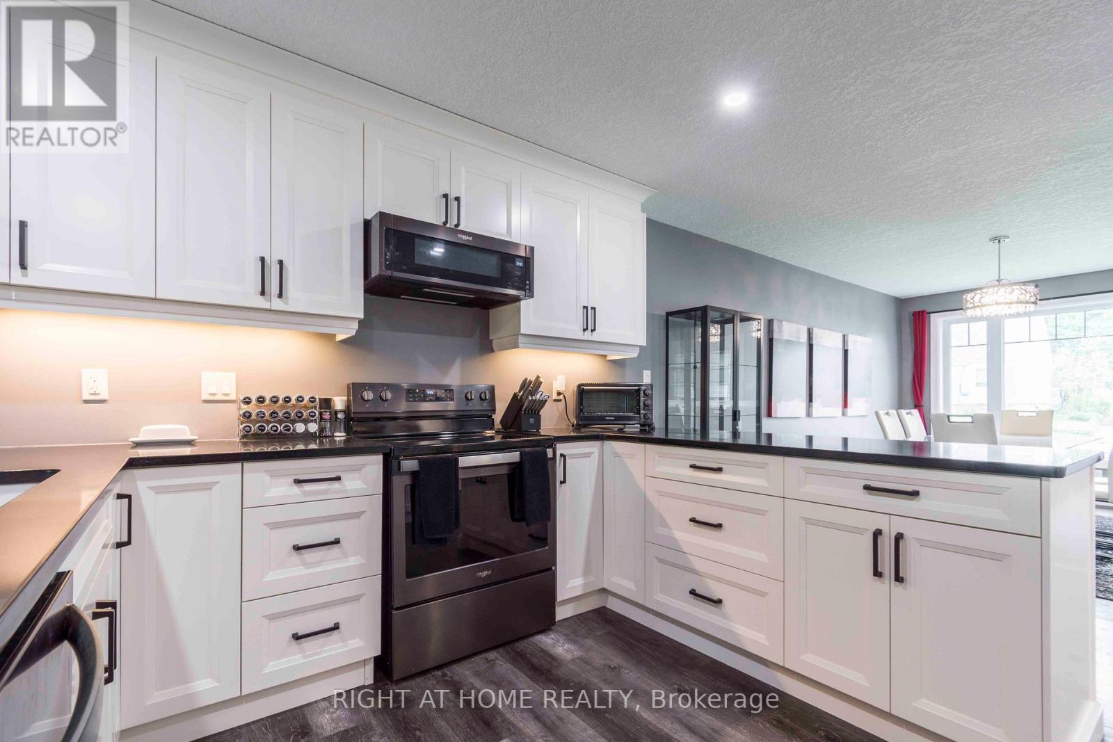 72 Gordon Street, Belleville, Ontario  K8P 3E8 - Photo 11 - X12536528