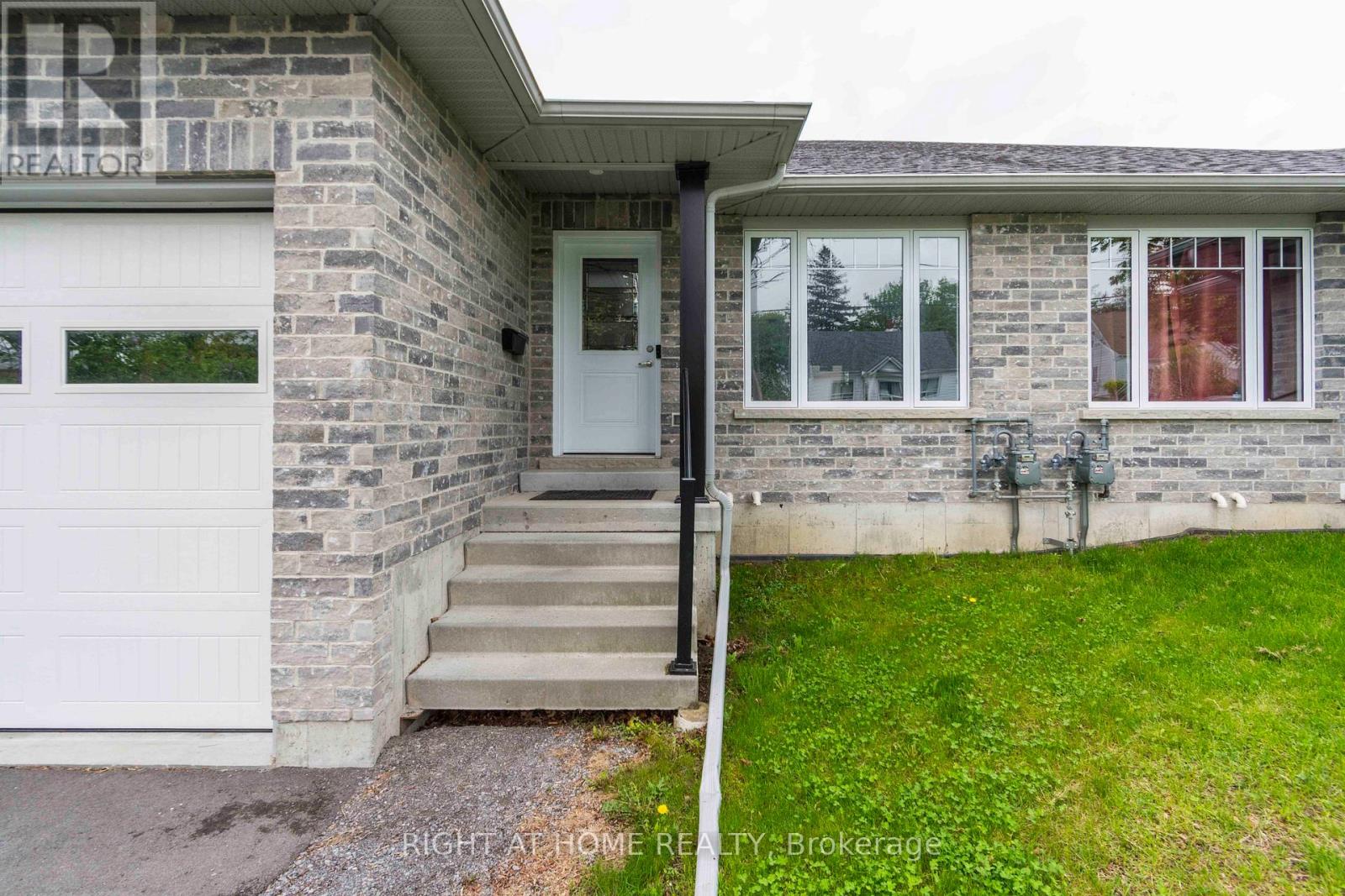 72 Gordon Street, Belleville, Ontario  K8P 3E8 - Photo 3 - X12536528