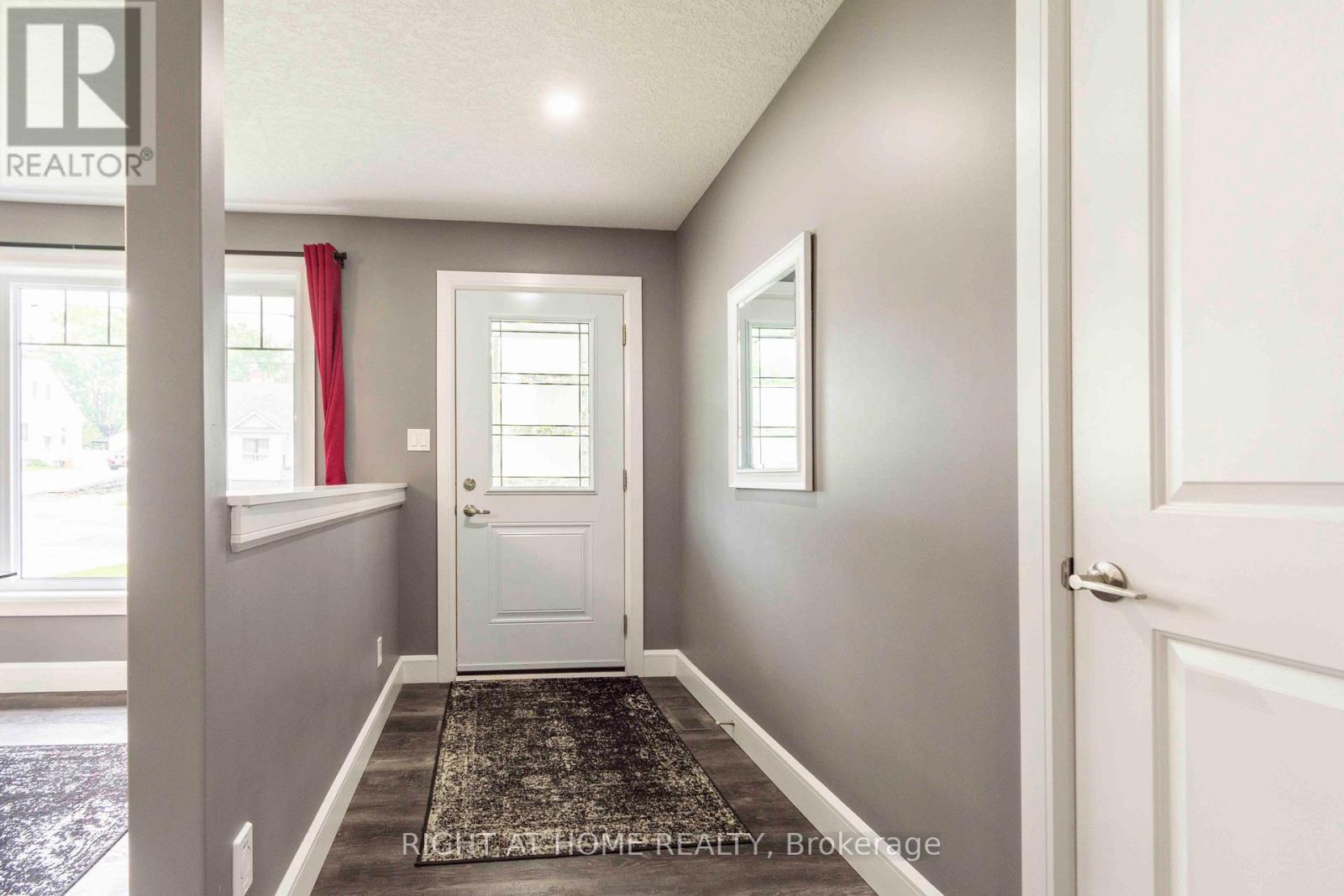 72 Gordon Street, Belleville, Ontario  K8P 3E8 - Photo 5 - X12536528