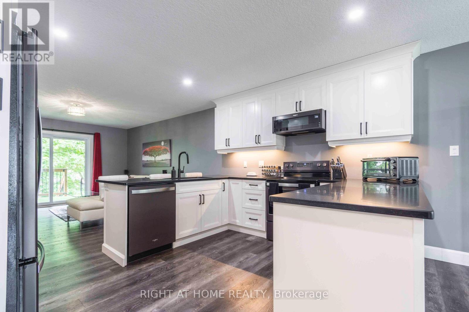 72 Gordon Street, Belleville, Ontario  K8P 3E8 - Photo 9 - X12536528