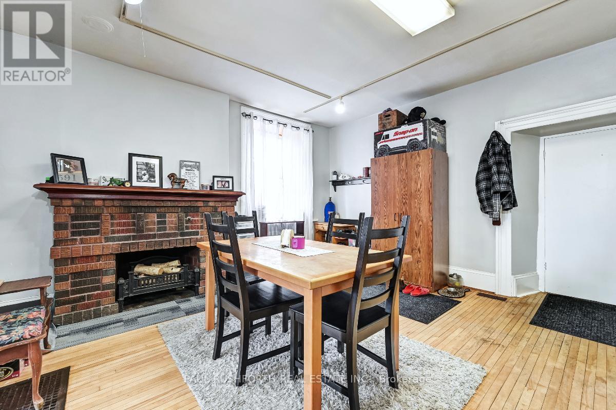 28 Wilson Street W, Perth, Ontario  K7H 2M9 - Photo 11 - X12117010