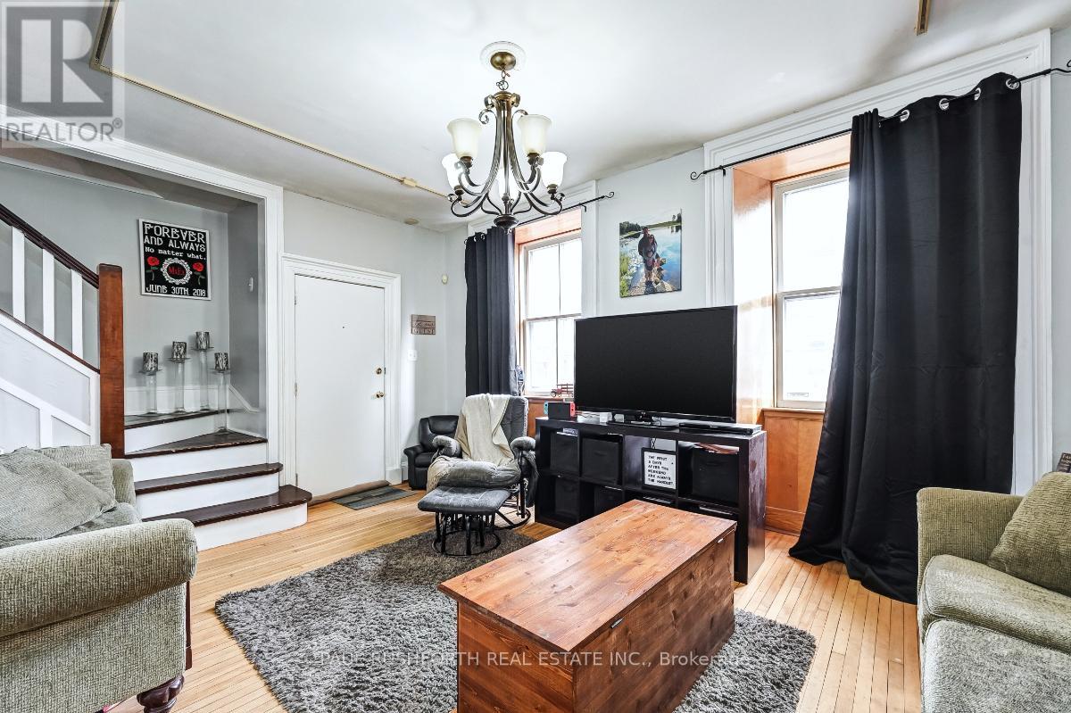 28 Wilson Street W, Perth, Ontario  K7H 2M9 - Photo 8 - X12117010