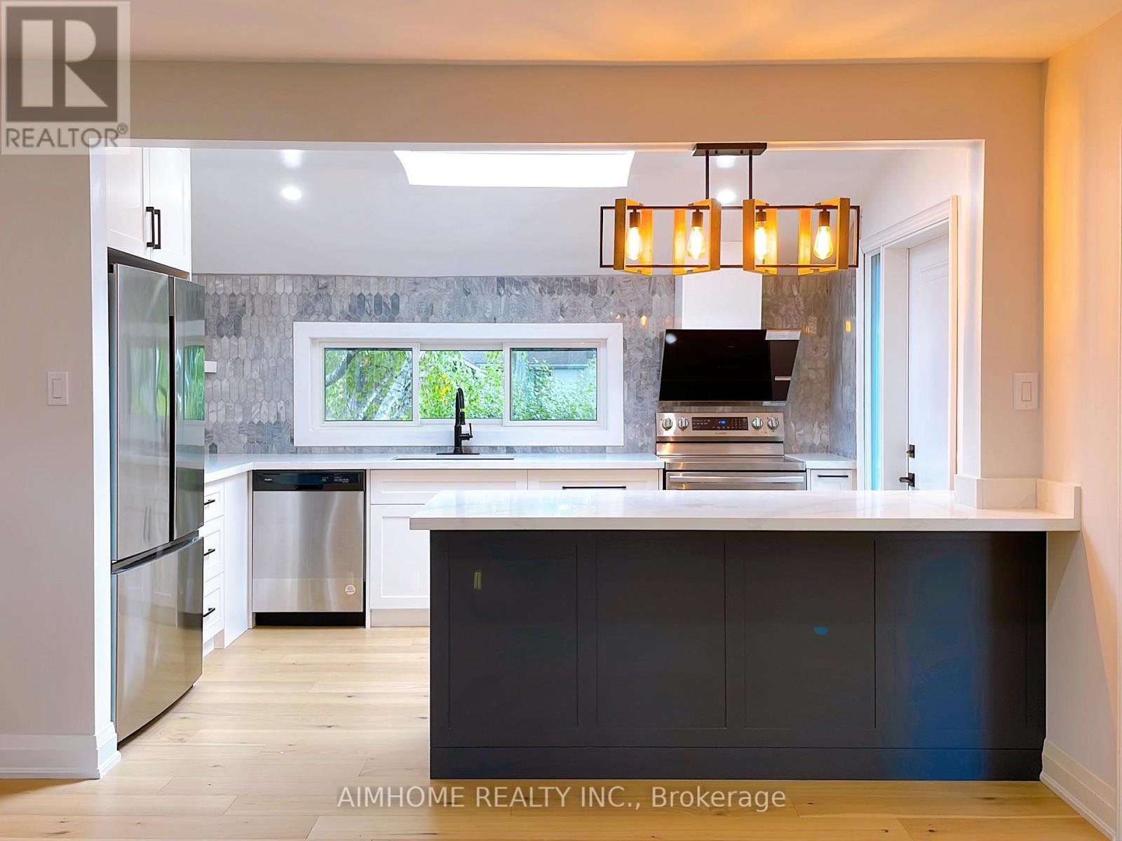 14 Sandalwood Place, Toronto, Ontario  M3B 1L6 - Photo 3 - C12536596