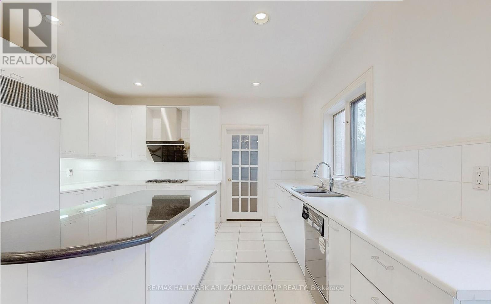 11 Vernham Avenue, Toronto, Ontario  M2L 2B1 - Photo 29 - C12536768