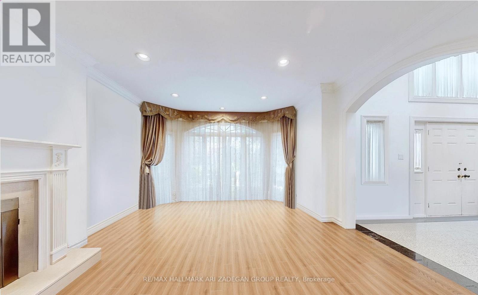 11 Vernham Avenue, Toronto, Ontario  M2L 2B1 - Photo 5 - C12536768