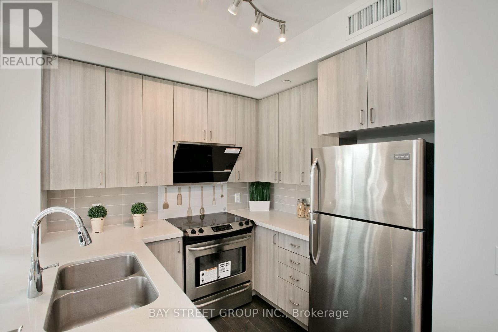 528 - 540 Bur Oak Avenue, Markham, Ontario  L6C 0Y2 - Photo 4 - N12536570