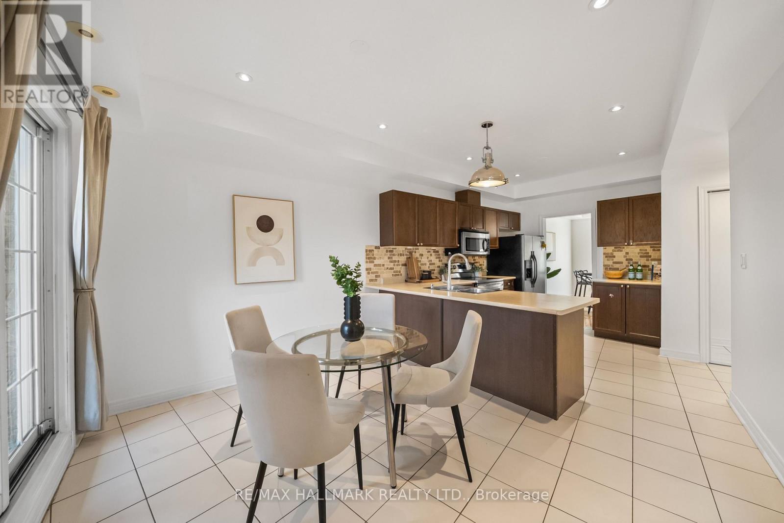 22 - 30 Greensborough Village Circle, Markham, Ontario  L6E 1Z1 - Photo 10 - N12536604