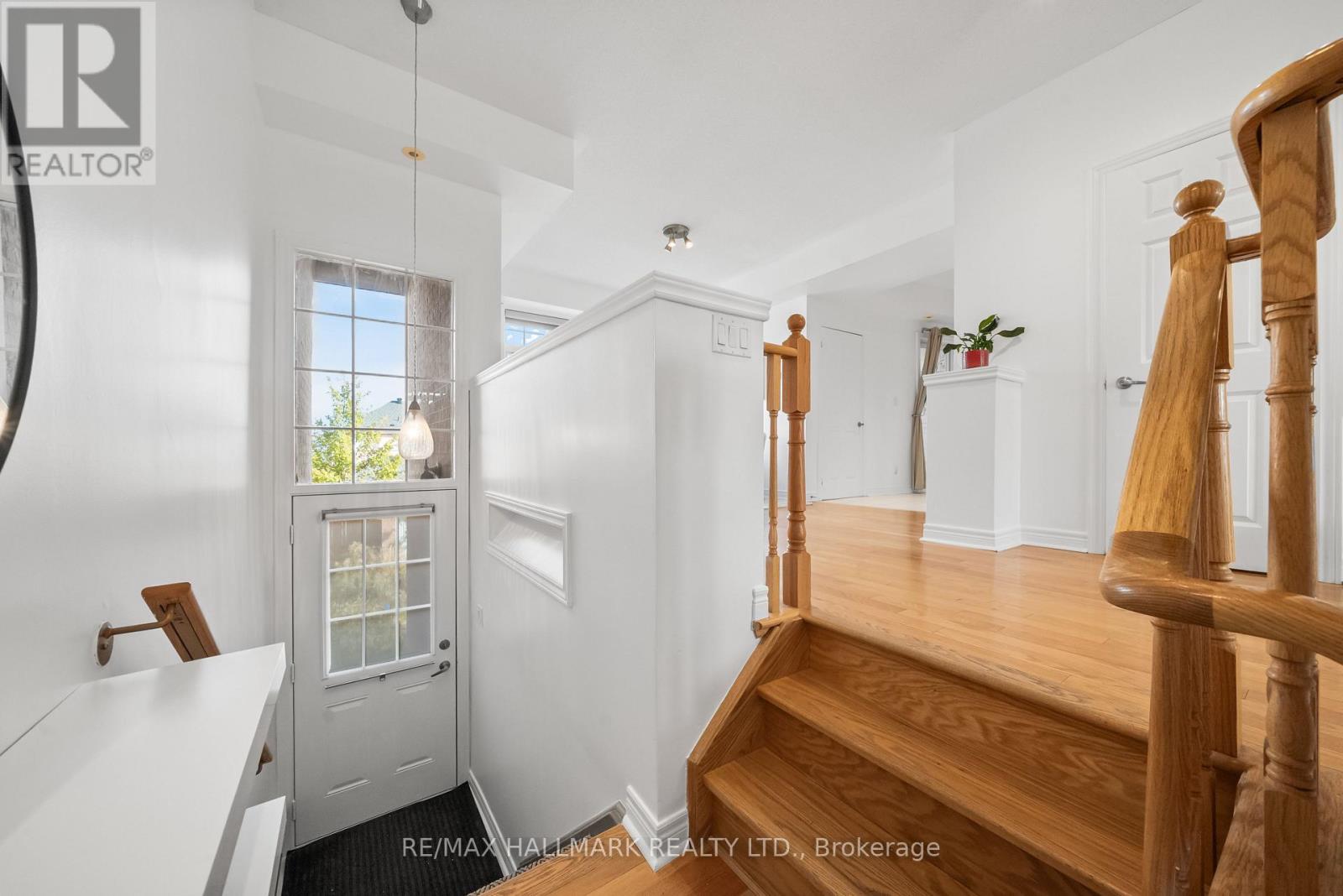 22 - 30 Greensborough Village Circle, Markham, Ontario  L6E 1Z1 - Photo 2 - N12536604