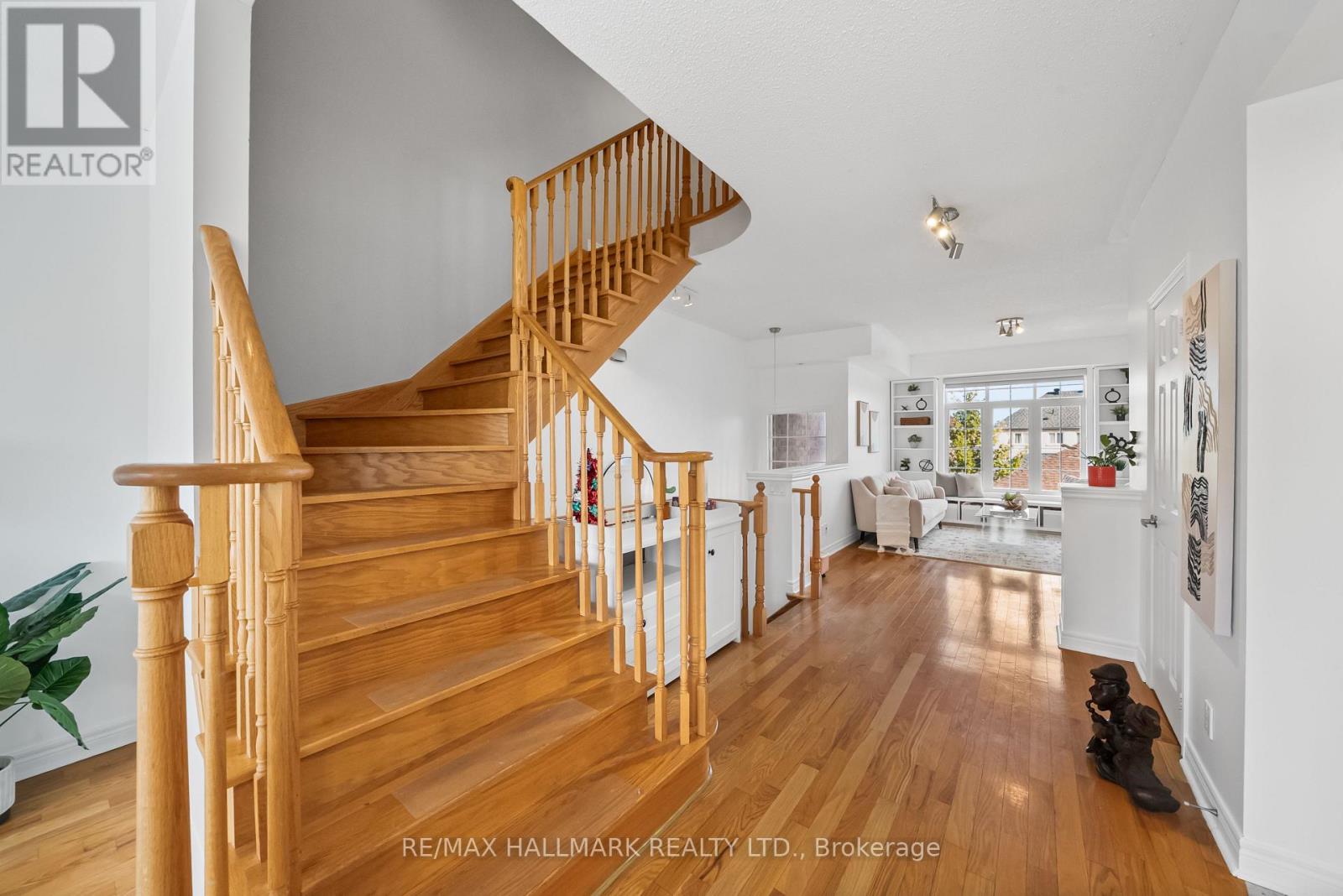 22 - 30 Greensborough Village Circle, Markham, Ontario  L6E 1Z1 - Photo 3 - N12536604