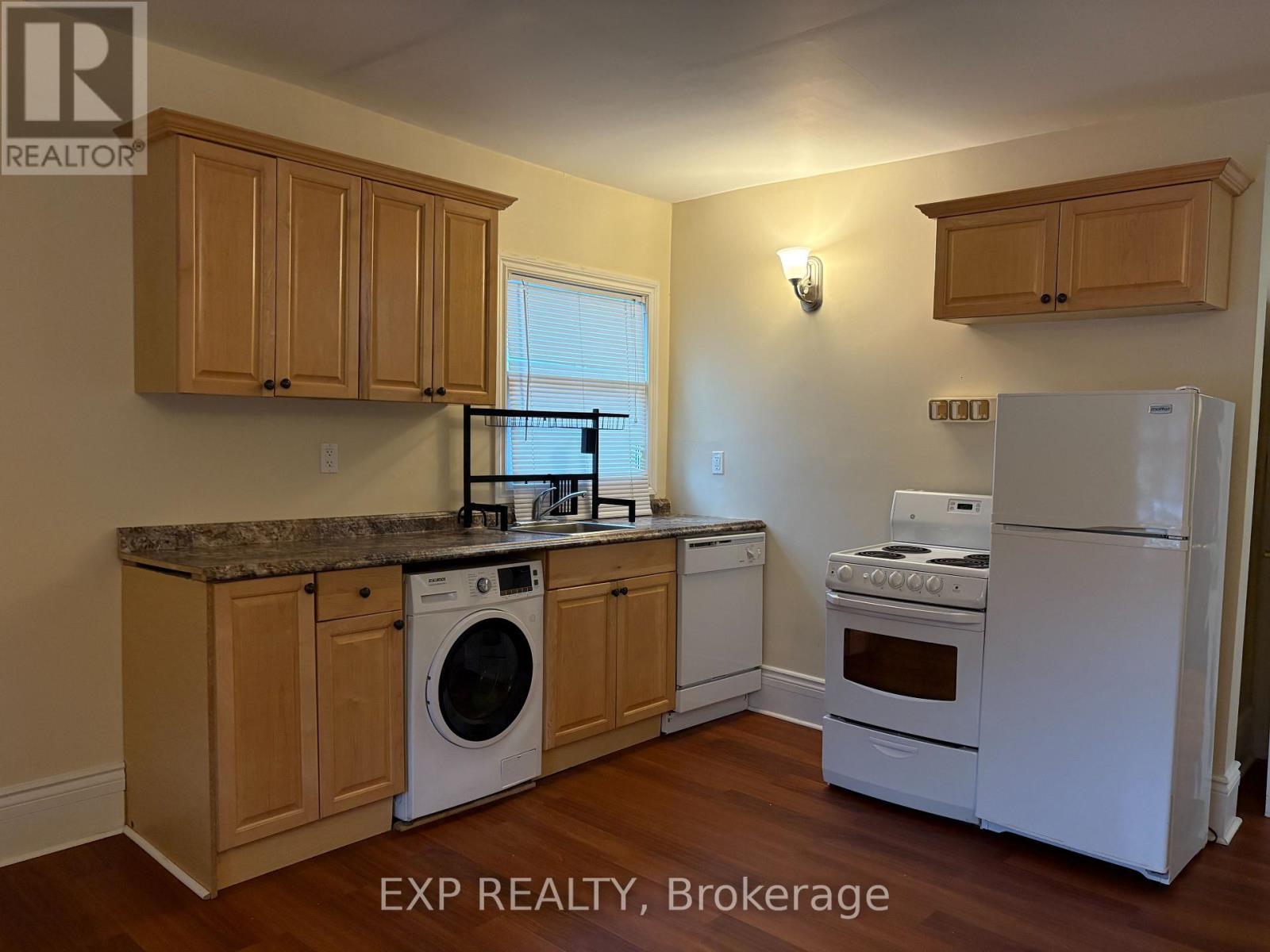 2 - 567 Pearson Street, Newmarket, Ontario  L3Y 1G2 - Photo 3 - N12536614