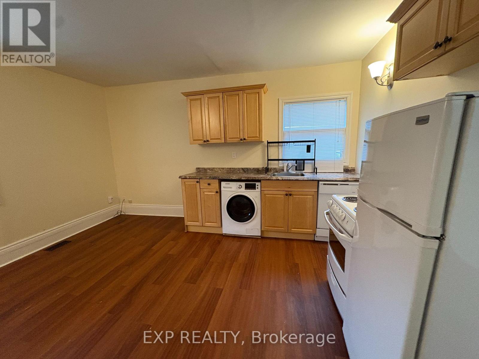 2 - 567 Pearson Street, Newmarket, Ontario  L3Y 1G2 - Photo 4 - N12536614