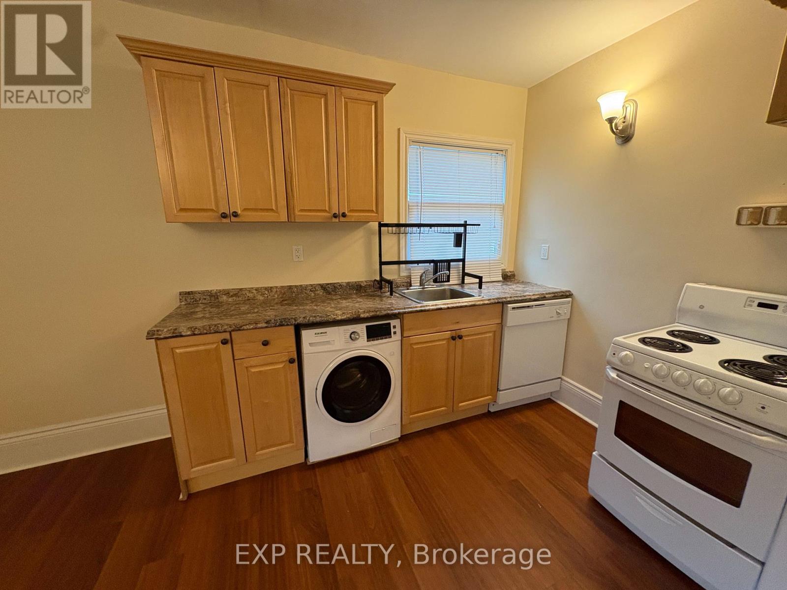 2 - 567 Pearson Street, Newmarket, Ontario  L3Y 1G2 - Photo 5 - N12536614