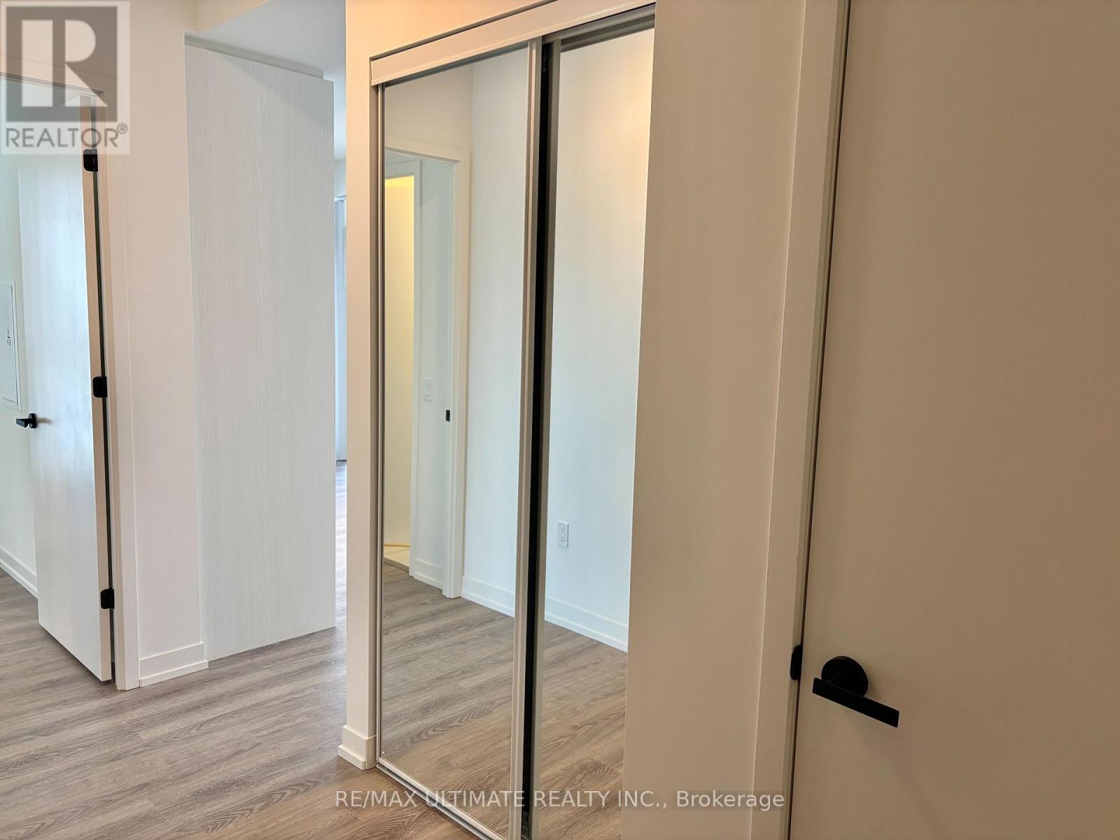 702 - 8 Interchange Way, Vaughan, Ontario L4K 0R2 - Photo 2 - N12536634