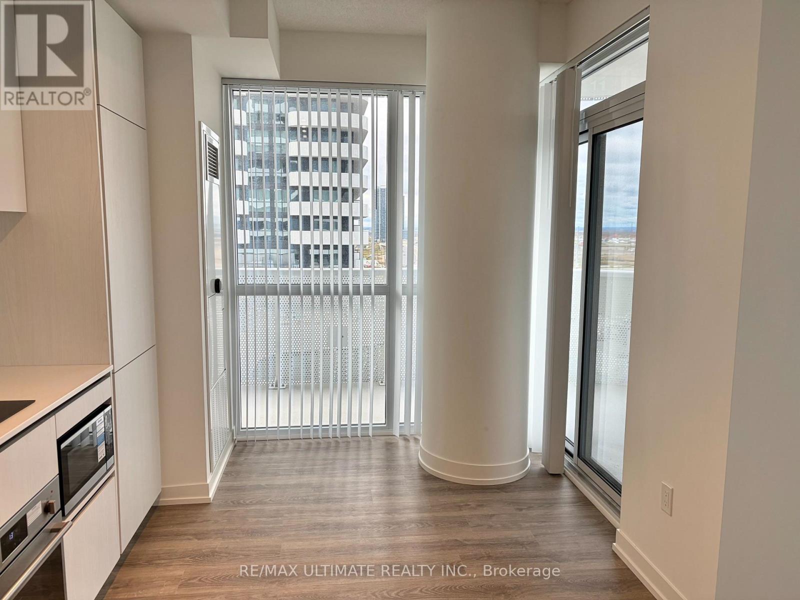 702 - 8 Interchange Way, Vaughan, Ontario L4K 0R2 - Photo 3 - N12536634