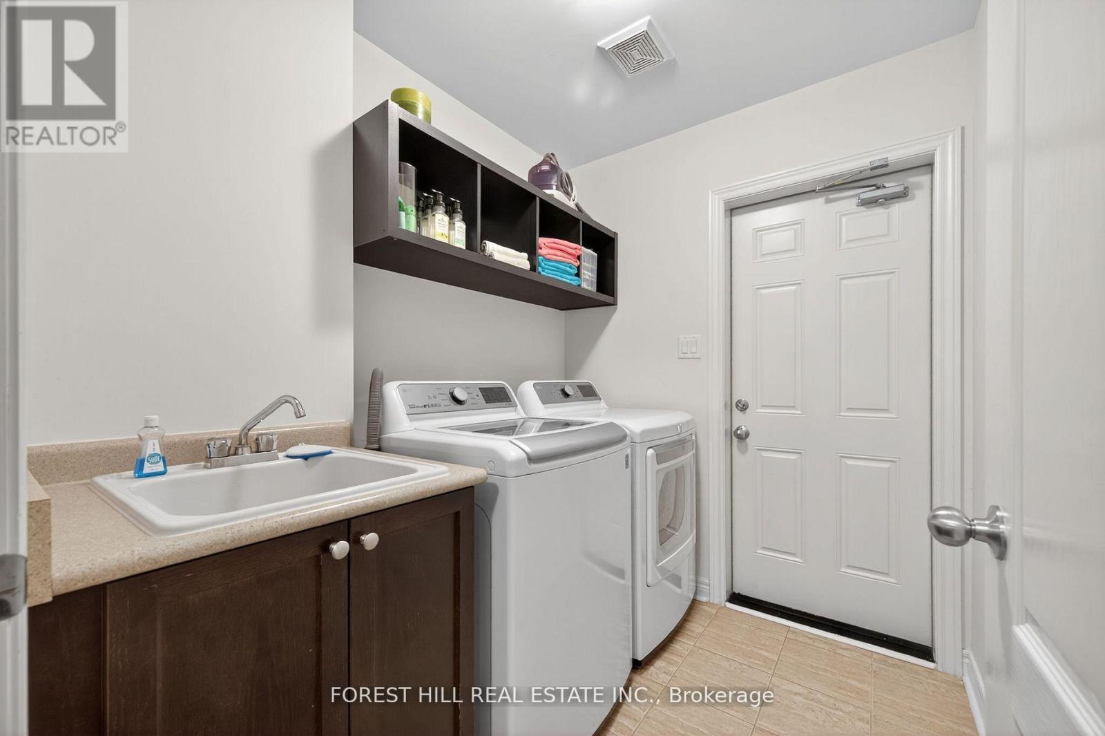 60 Sundragon Trail, Bradford West Gwillimbury, Ontario  L3Z 0H5 - Photo 6 - N12536636