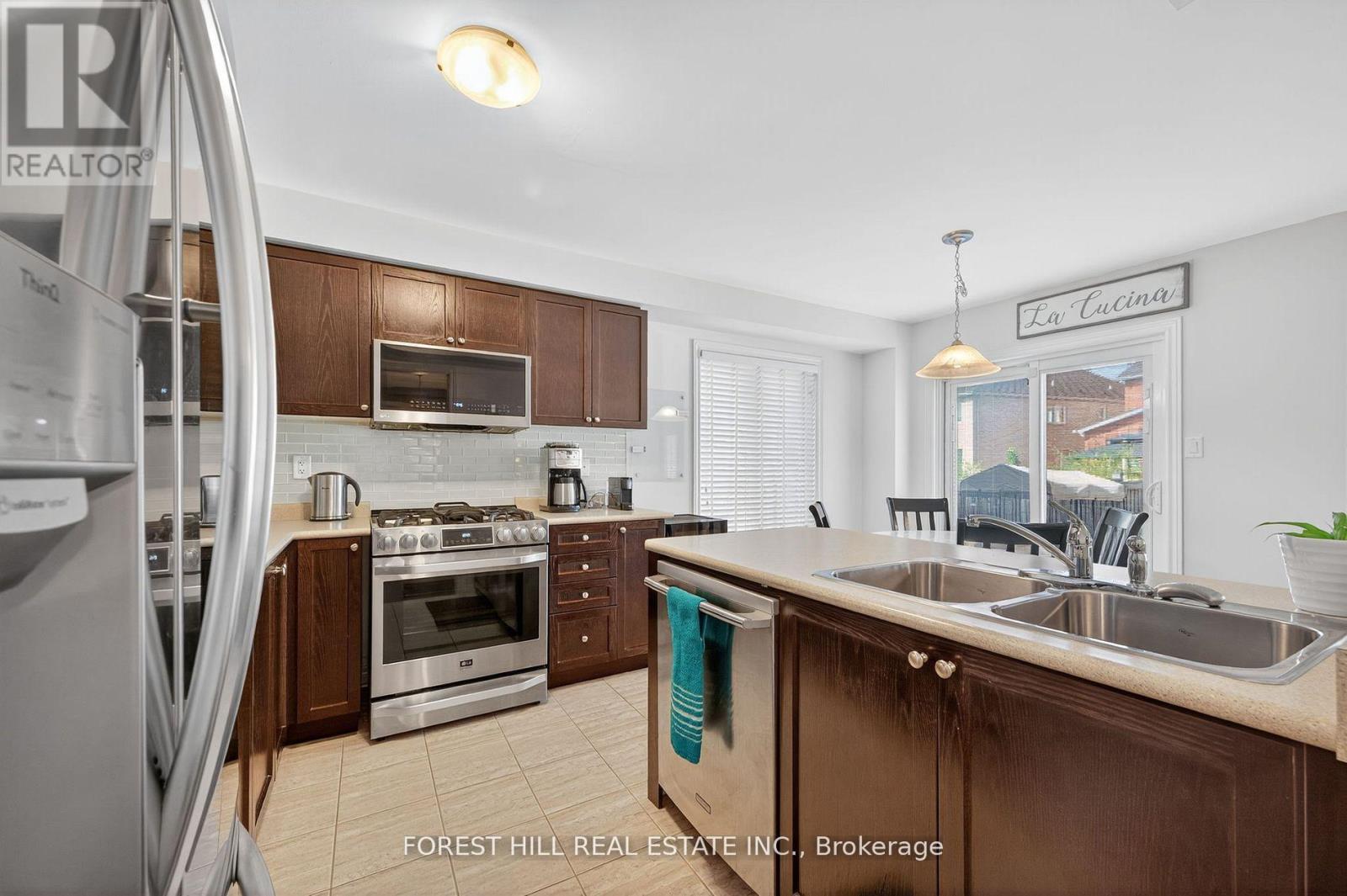 60 Sundragon Trail, Bradford West Gwillimbury, Ontario  L3Z 0H5 - Photo 9 - N12536636