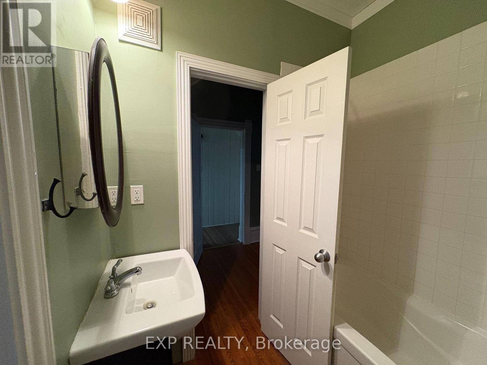 B - 491 Eagle Street, Newmarket, Ontario  L3Y 1K7 - Photo 18 - N12536792