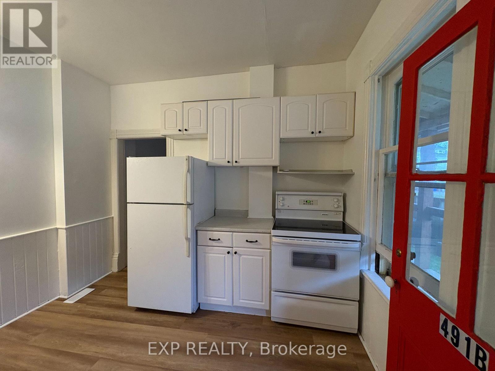 B - 491 Eagle Street, Newmarket, Ontario  L3Y 1K7 - Photo 3 - N12536792