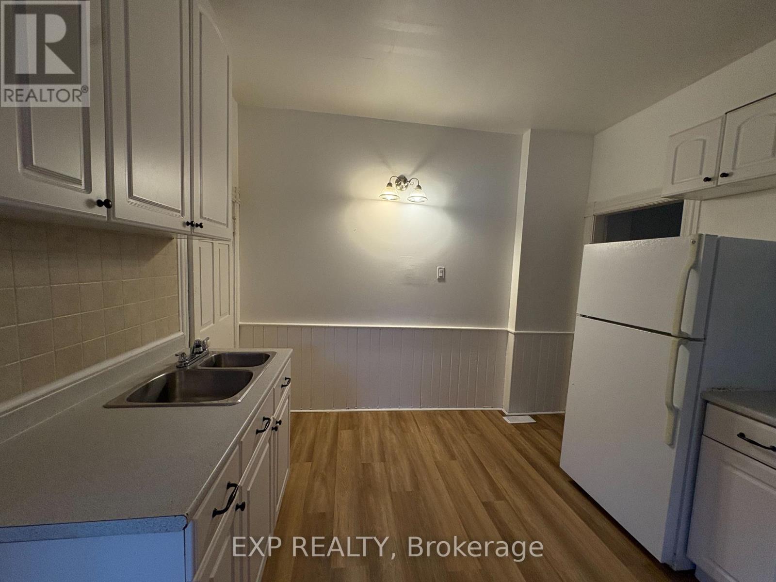 B - 491 Eagle Street, Newmarket, Ontario  L3Y 1K7 - Photo 4 - N12536792