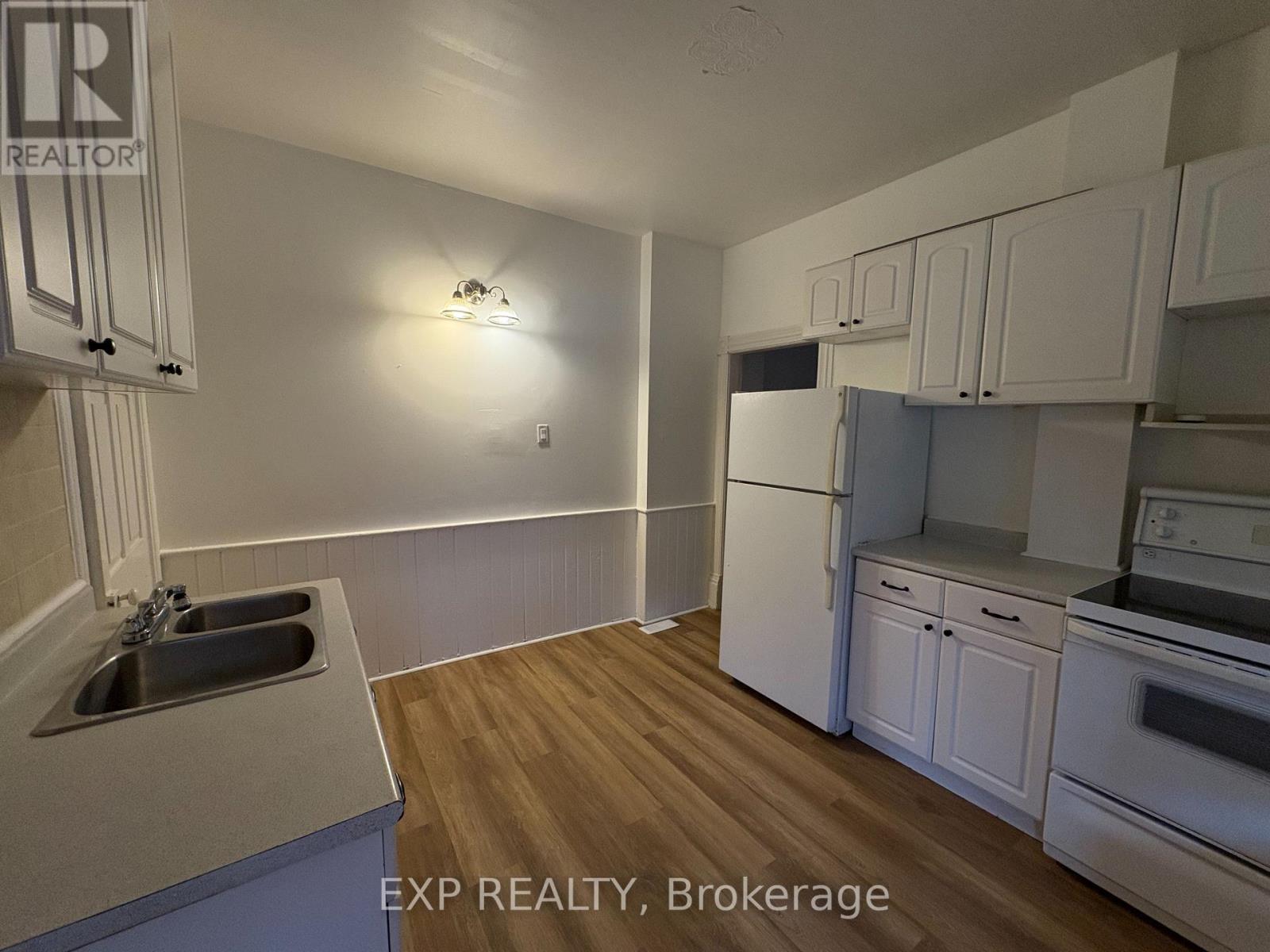 B - 491 Eagle Street, Newmarket, Ontario  L3Y 1K7 - Photo 5 - N12536792