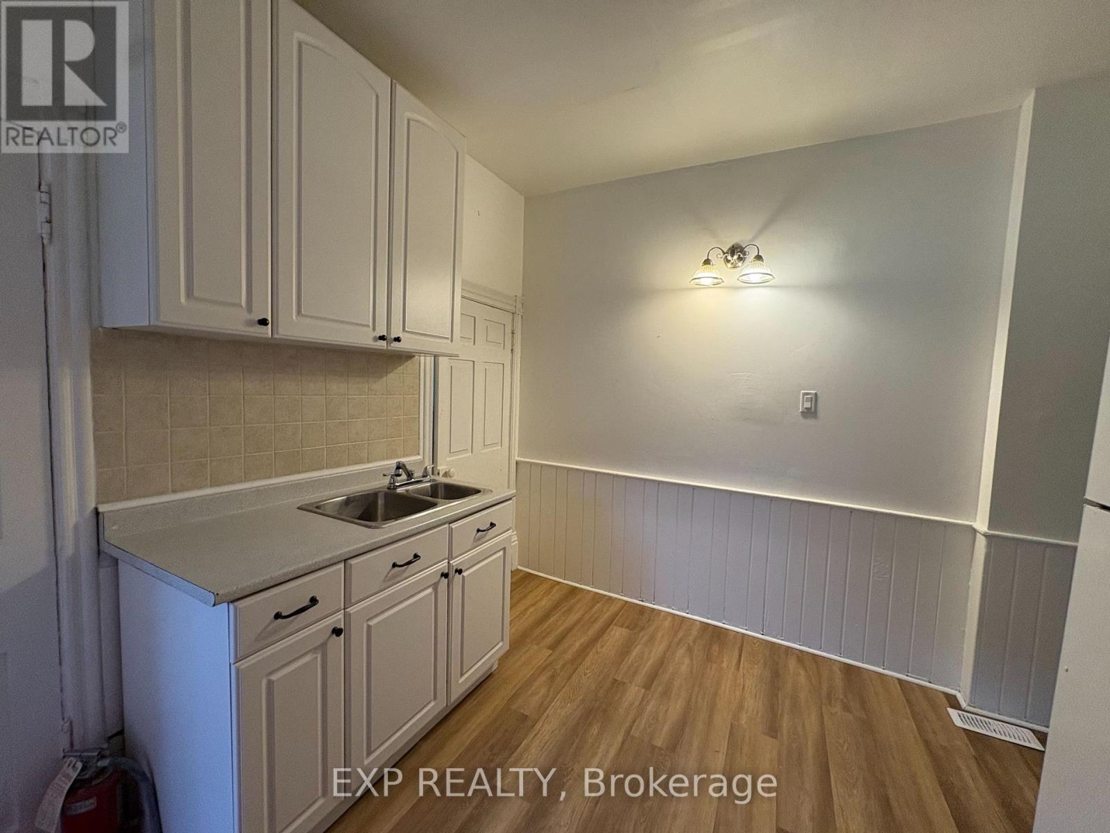 B - 491 Eagle Street, Newmarket, Ontario  L3Y 1K7 - Photo 6 - N12536792