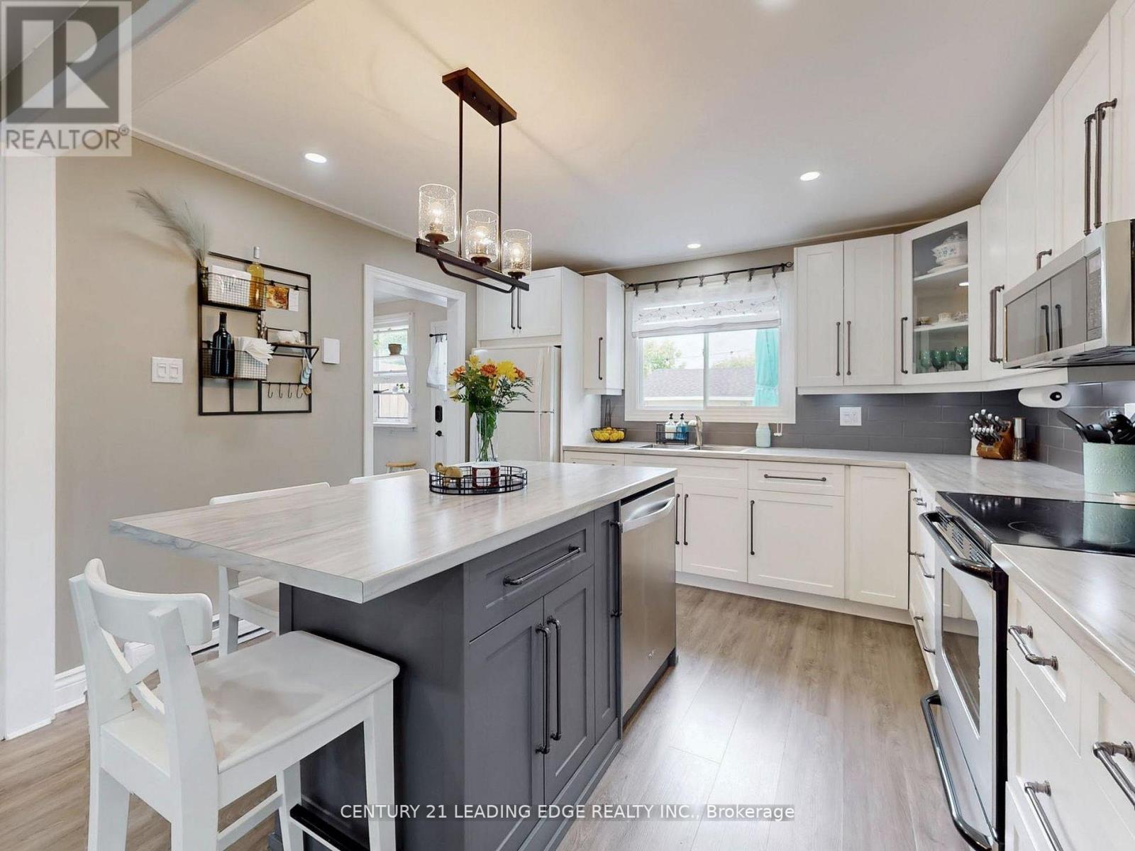 27 Isle Vista Drive, Georgina, Ontario  L0E 1N0 - Photo 7 - N12536812