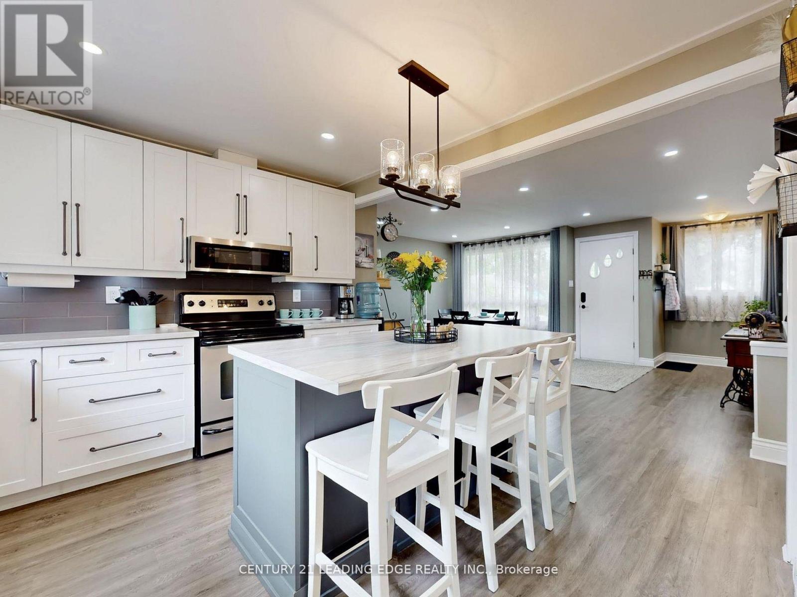 27 Isle Vista Drive, Georgina, Ontario  L0E 1N0 - Photo 8 - N12536812