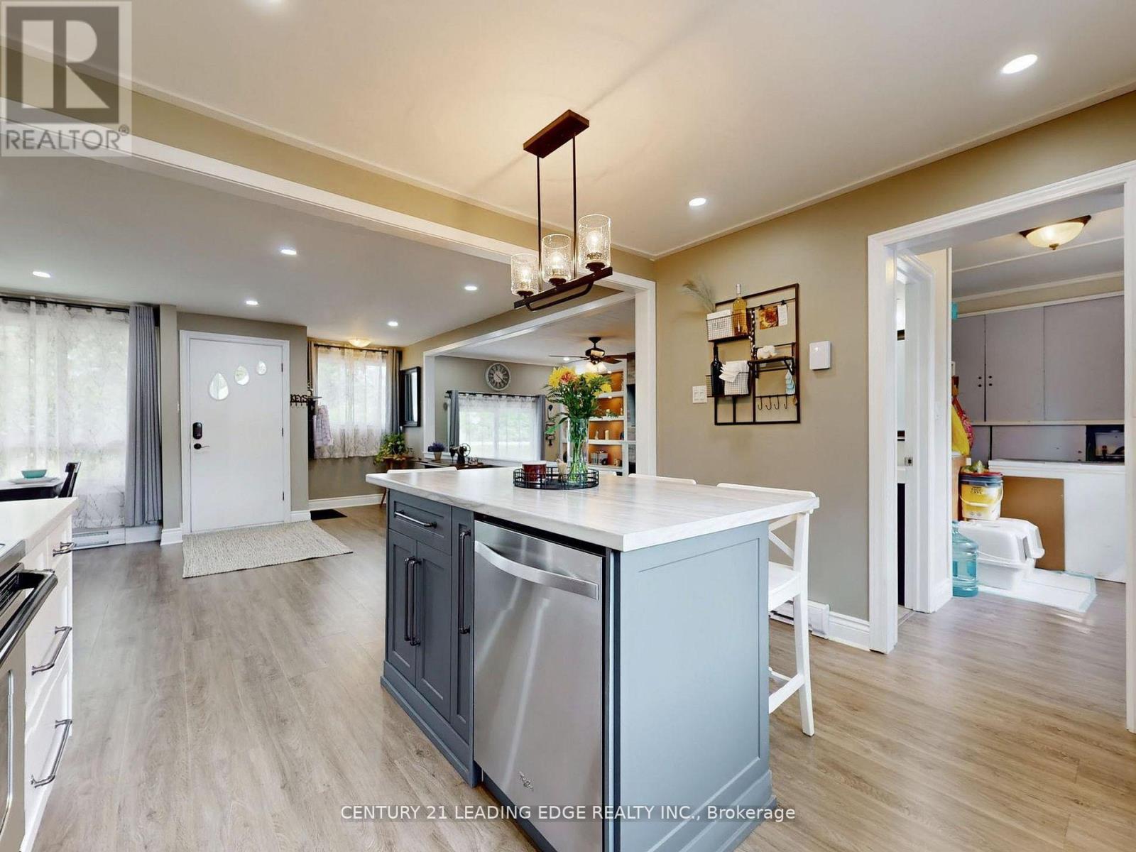 27 Isle Vista Drive, Georgina, Ontario  L0E 1N0 - Photo 9 - N12536812